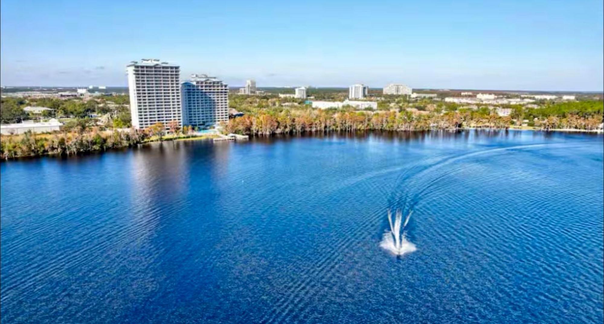 Three-Bedroom Apartment Lake View