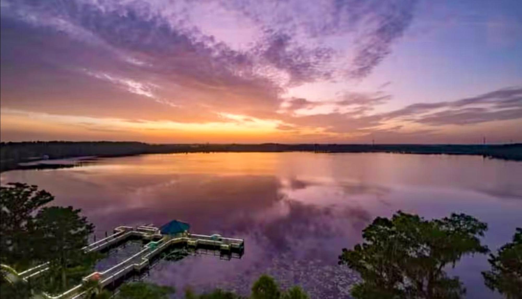 Three-Bedroom Apartment Lake View