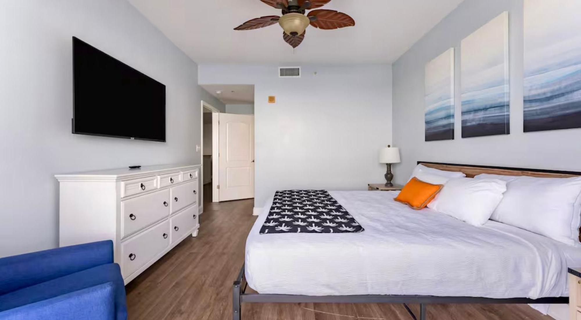 Three-Bedroom Apartment Lake View