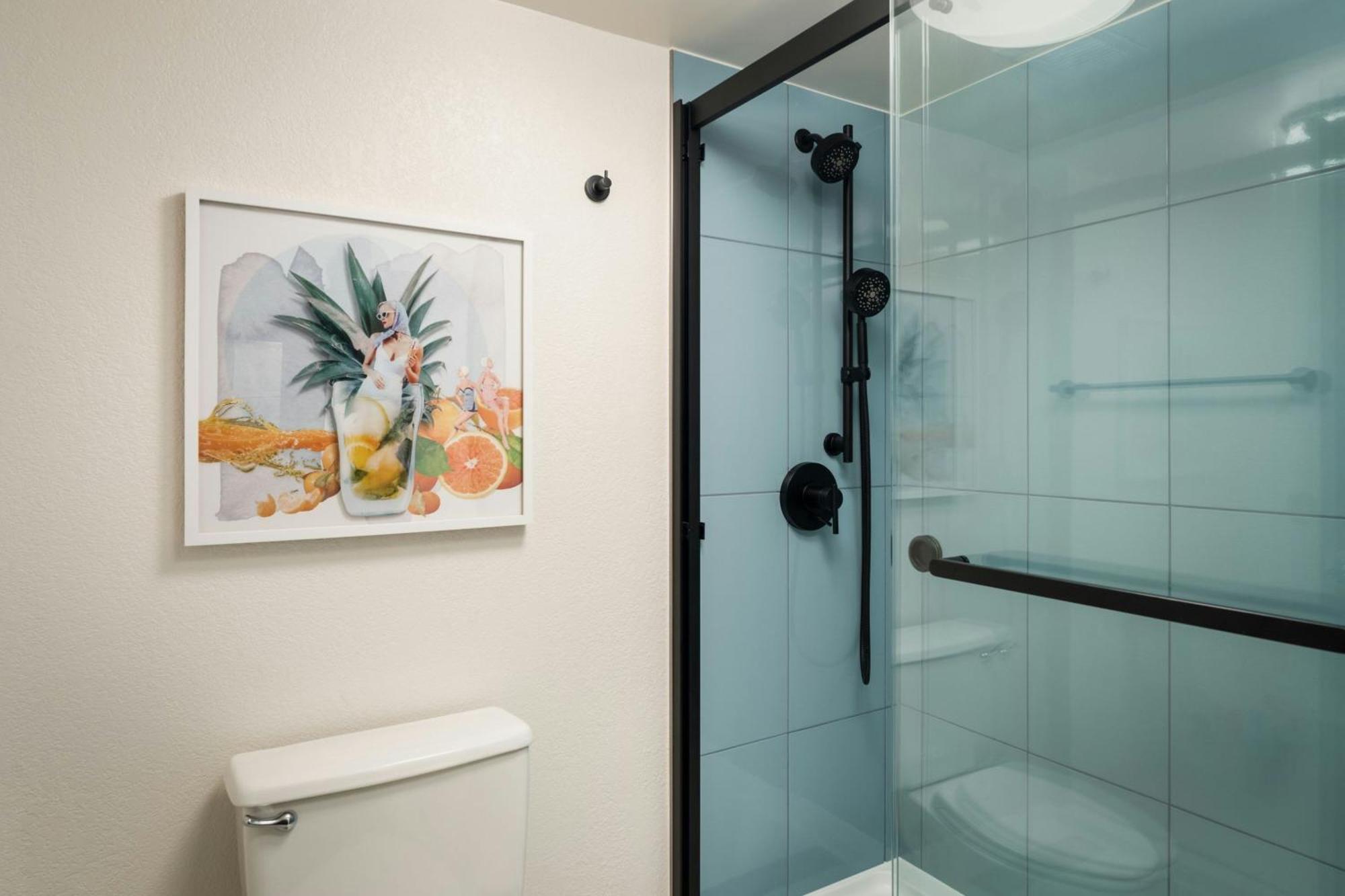 Queen Room Pool View Mobility Accessible Tub