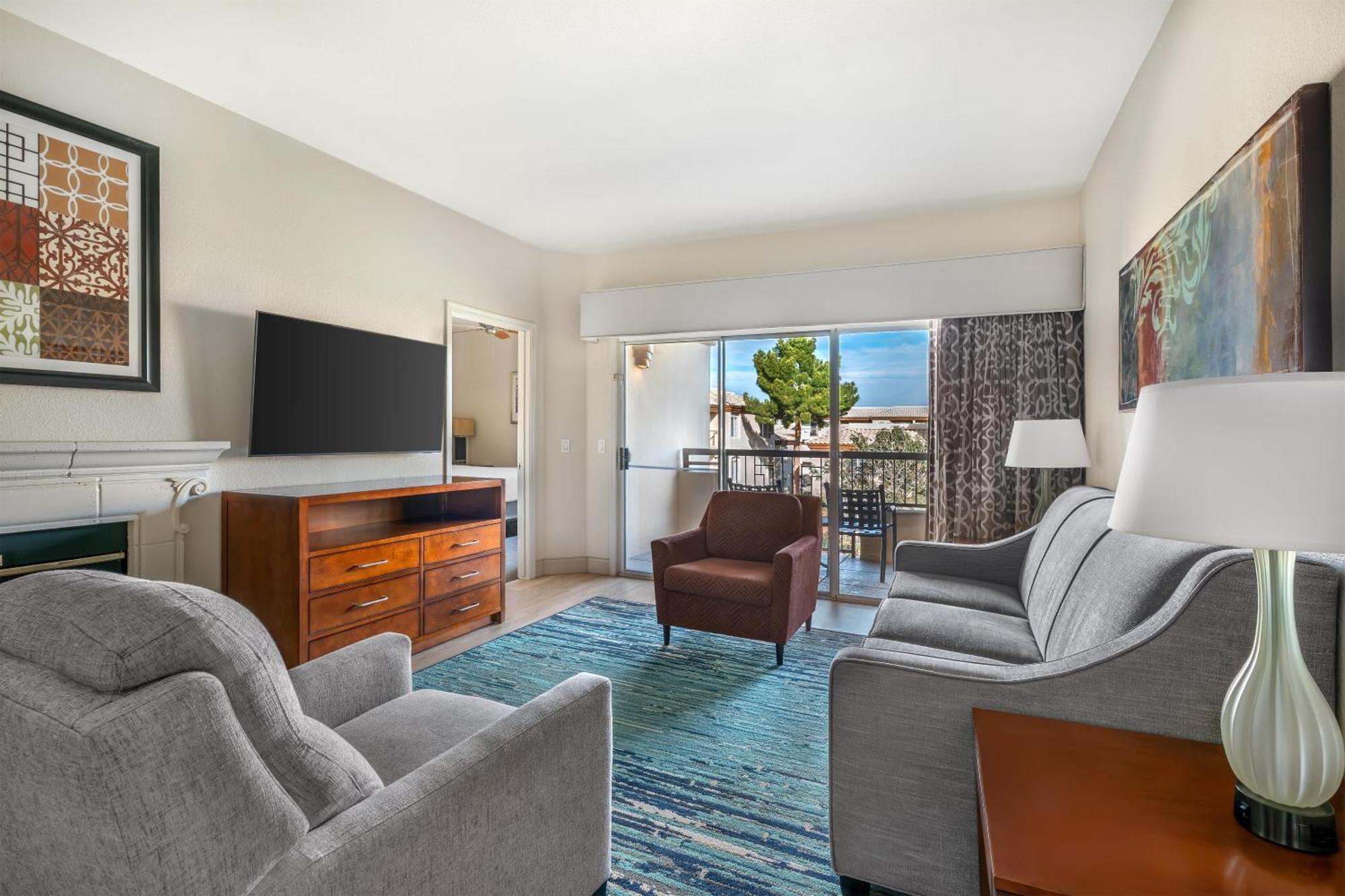 2 BEDROOM 1 KING 1 QUEEN SUITE SOFABED