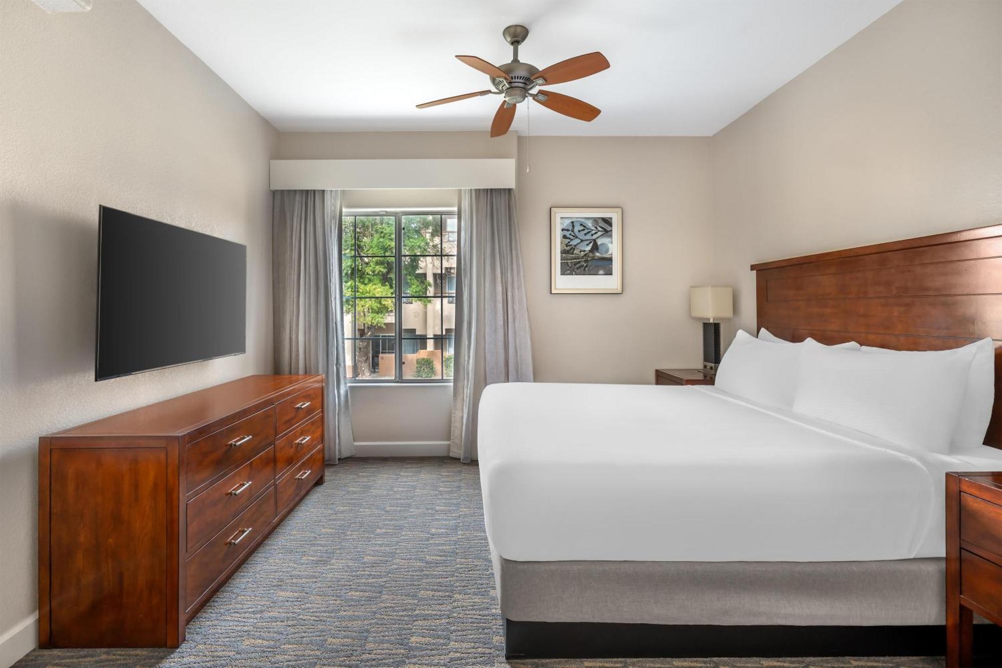 1 BEDROOM 1 KING SUITE ACCESSIBLE TUB