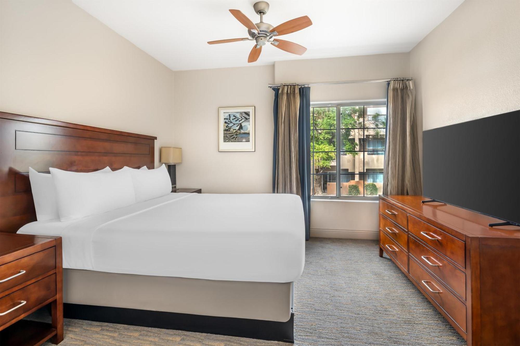 2 BEDROOM 1 KING 1 QUEEN SUITE SOFABED