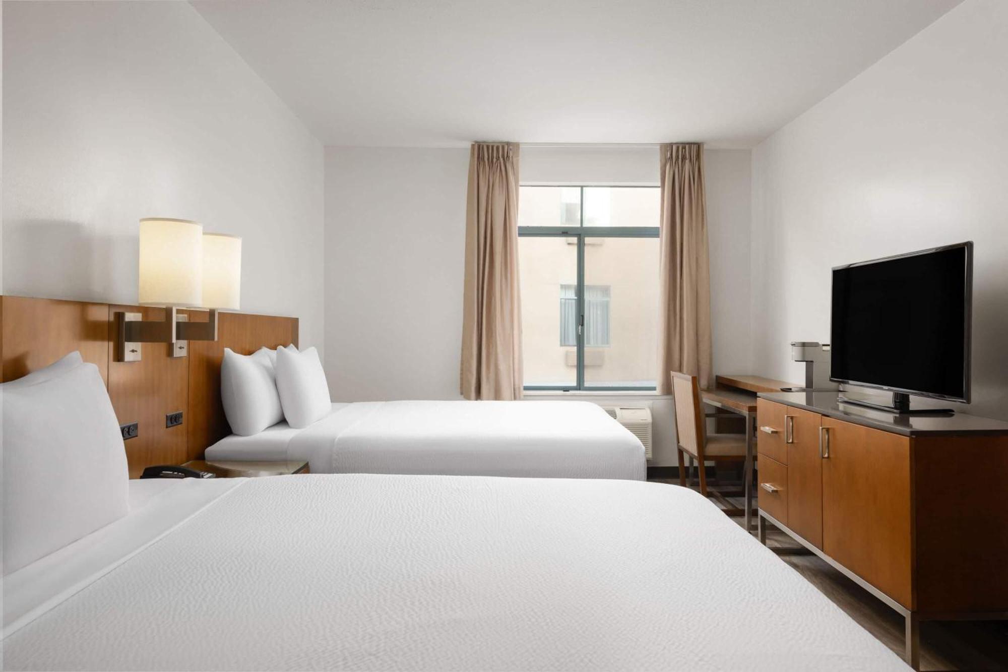 Studio Suite Two Queen Beds Non-Smoking