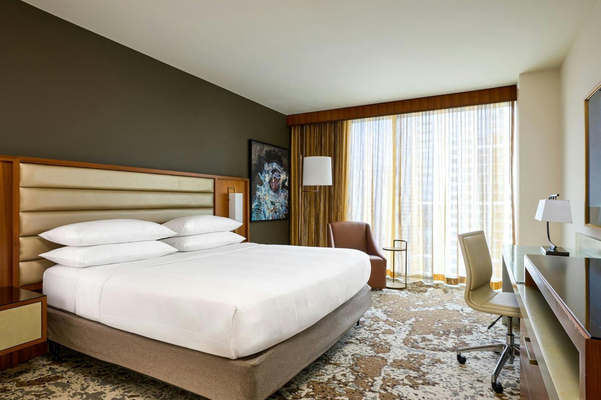 King Room Lazy River View Park View Pool View