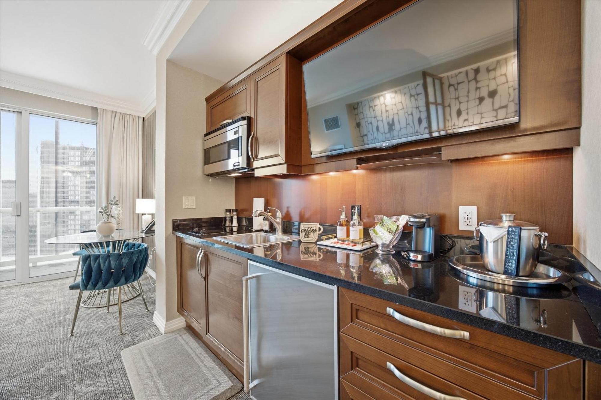 Suite City View