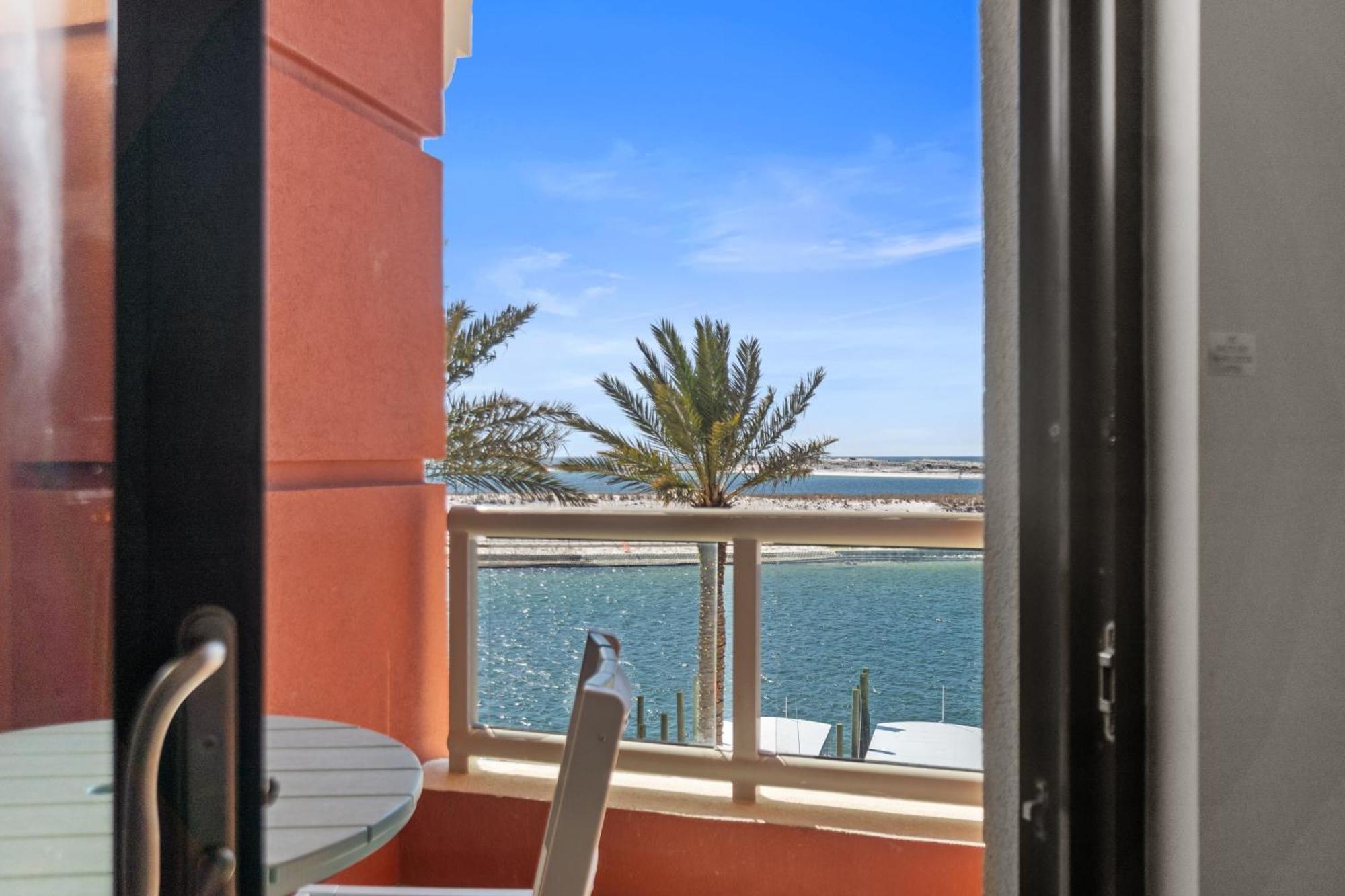 Water View 1 Queen & Premium Balcony