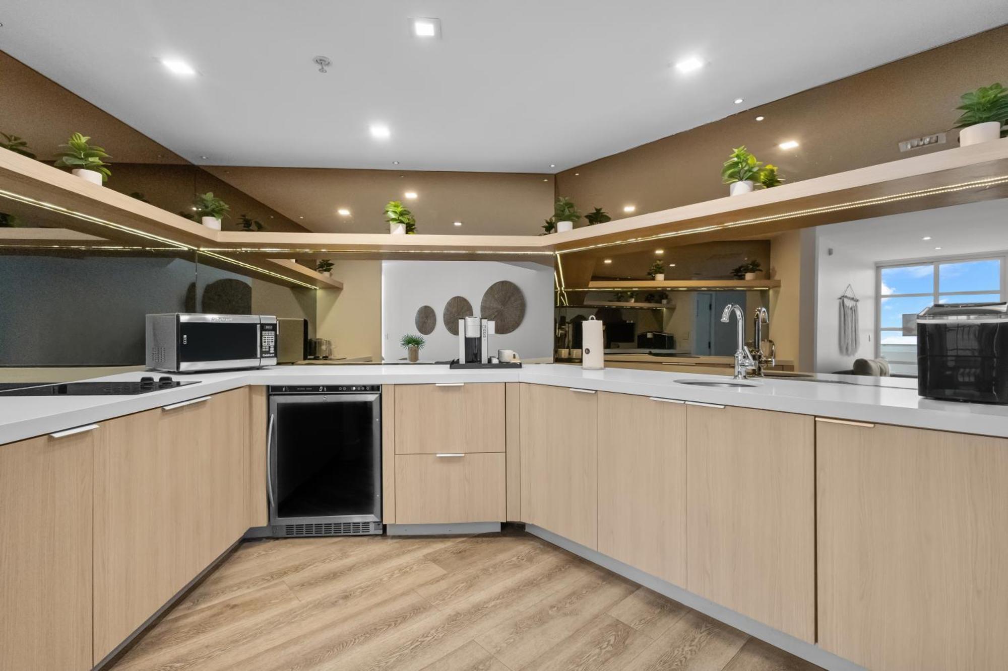 BENTLEY PENTHOUSE OCEAN VIEW