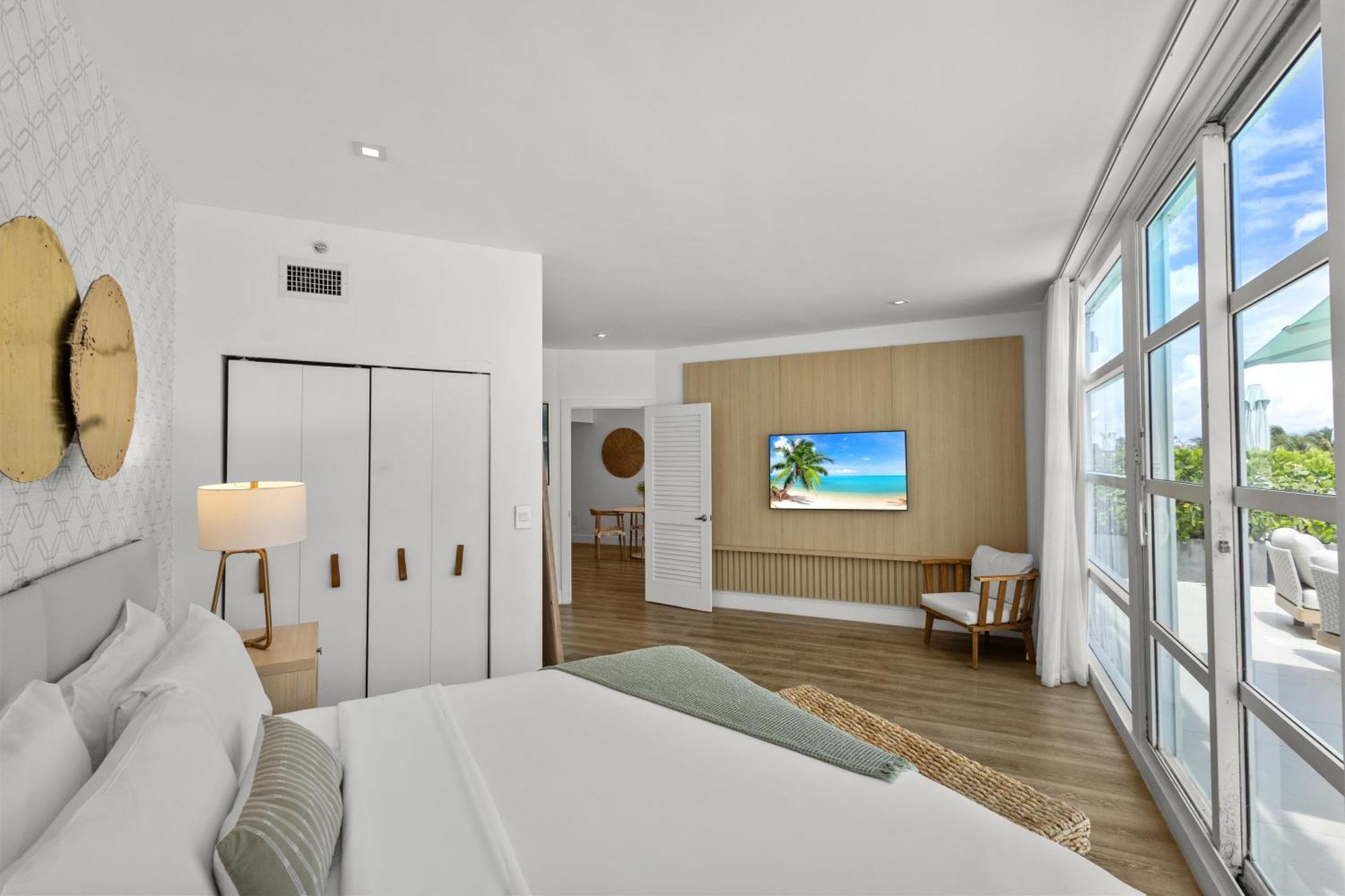 BENTLEY PENTHOUSE OCEAN VIEW