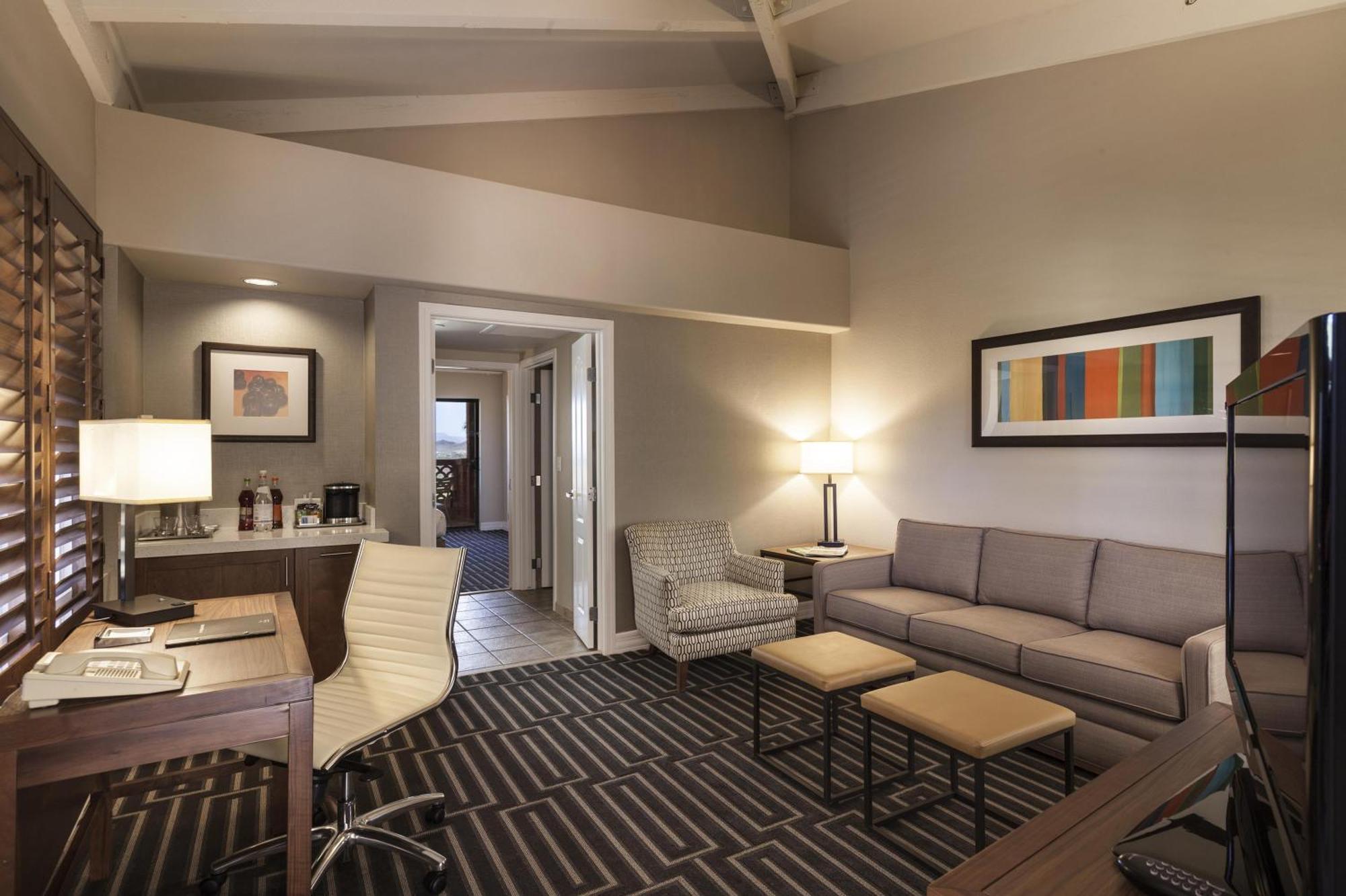 One-Bedroom King Suite