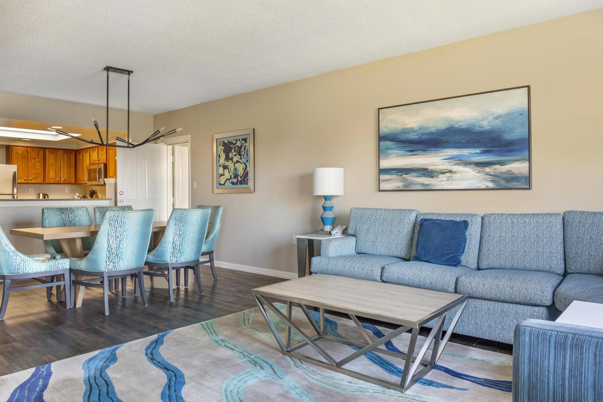 Three-Bedroom King Suite Four Queen Beds Sofa Bed
