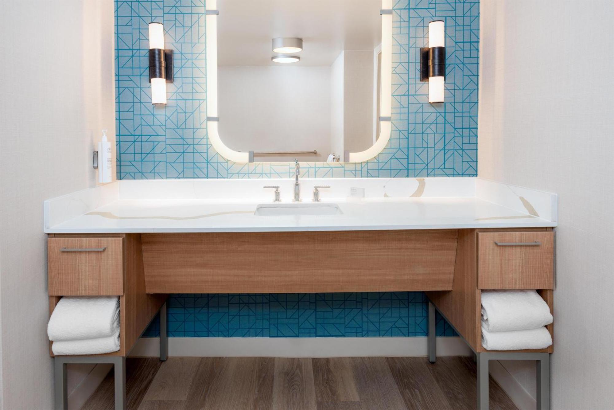 King Suite Accessible Tub Mobility Hearing Access or Non-Smoking