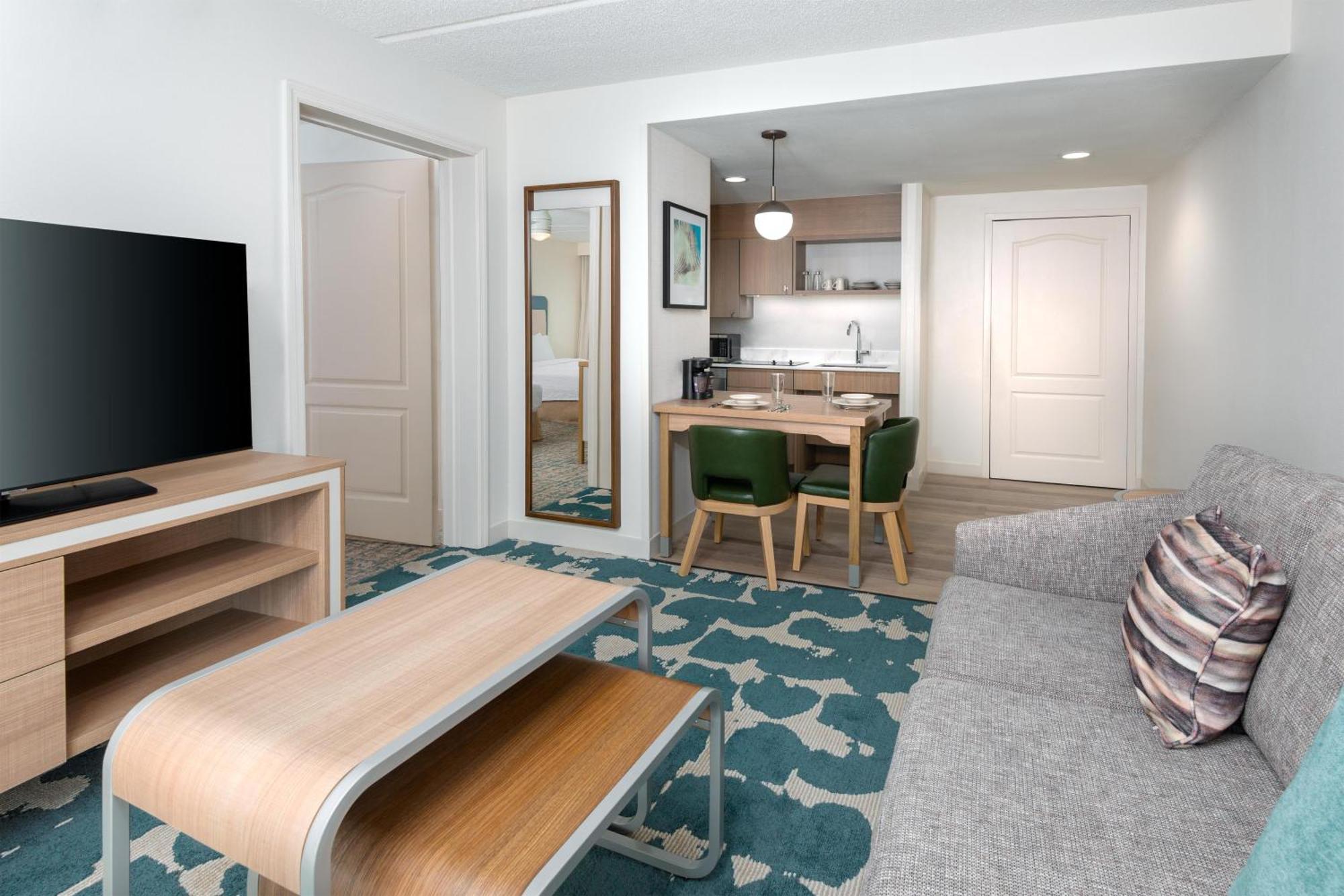 King Suite Accessible Tub Mobility Hearing Access or Non-Smoking