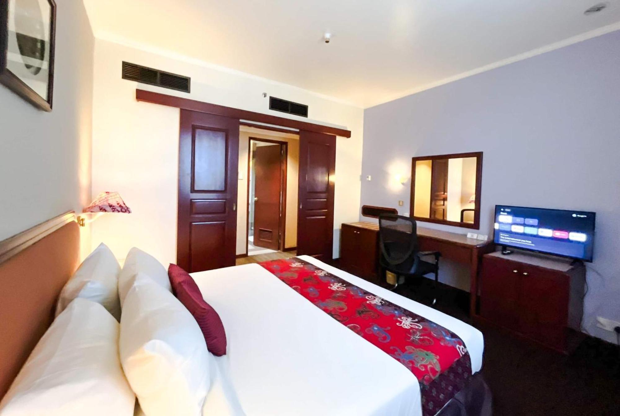 King Suite One Sofa Bed Steam Room Non-Smoking