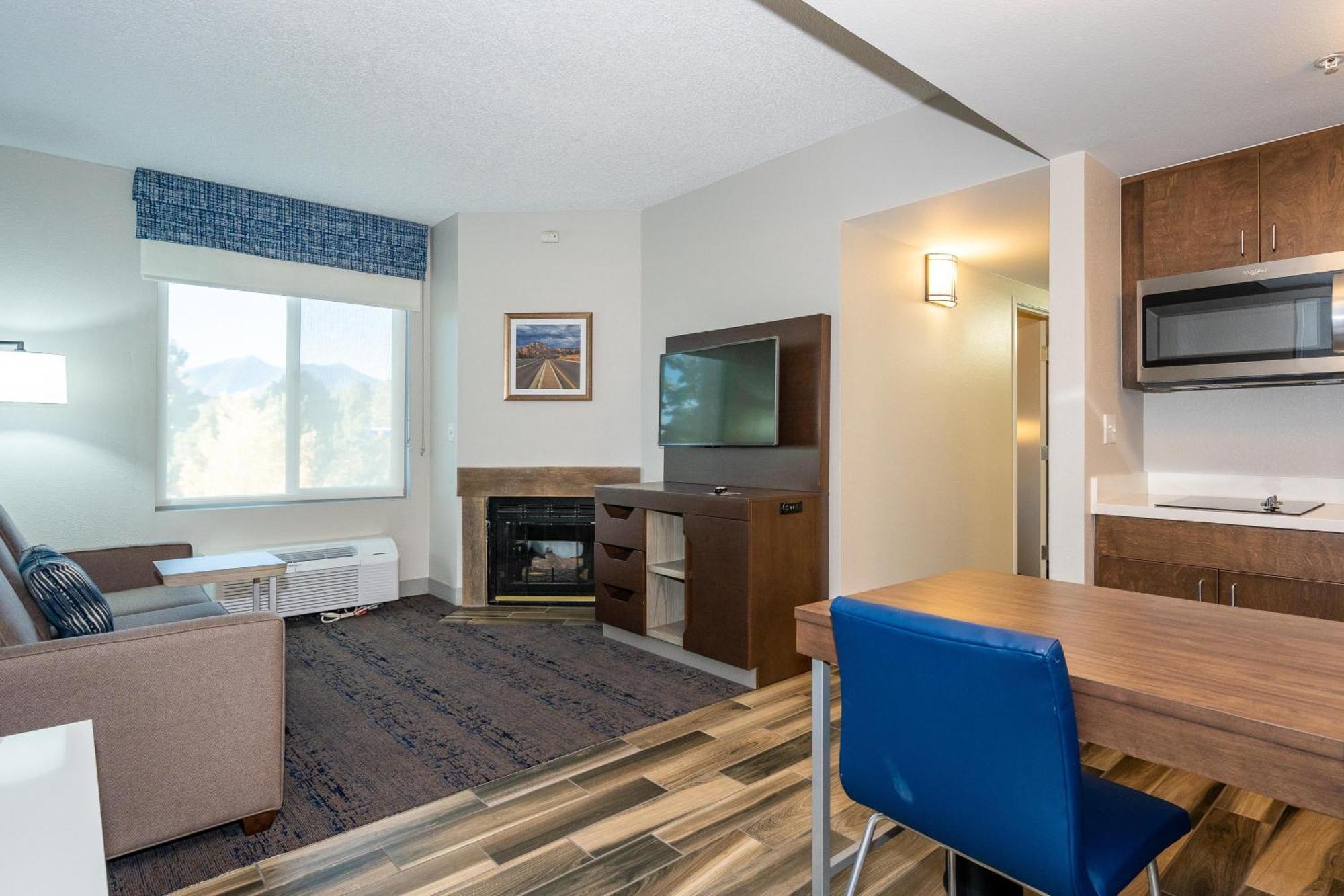 One-Bedroom King Suite Fireplace