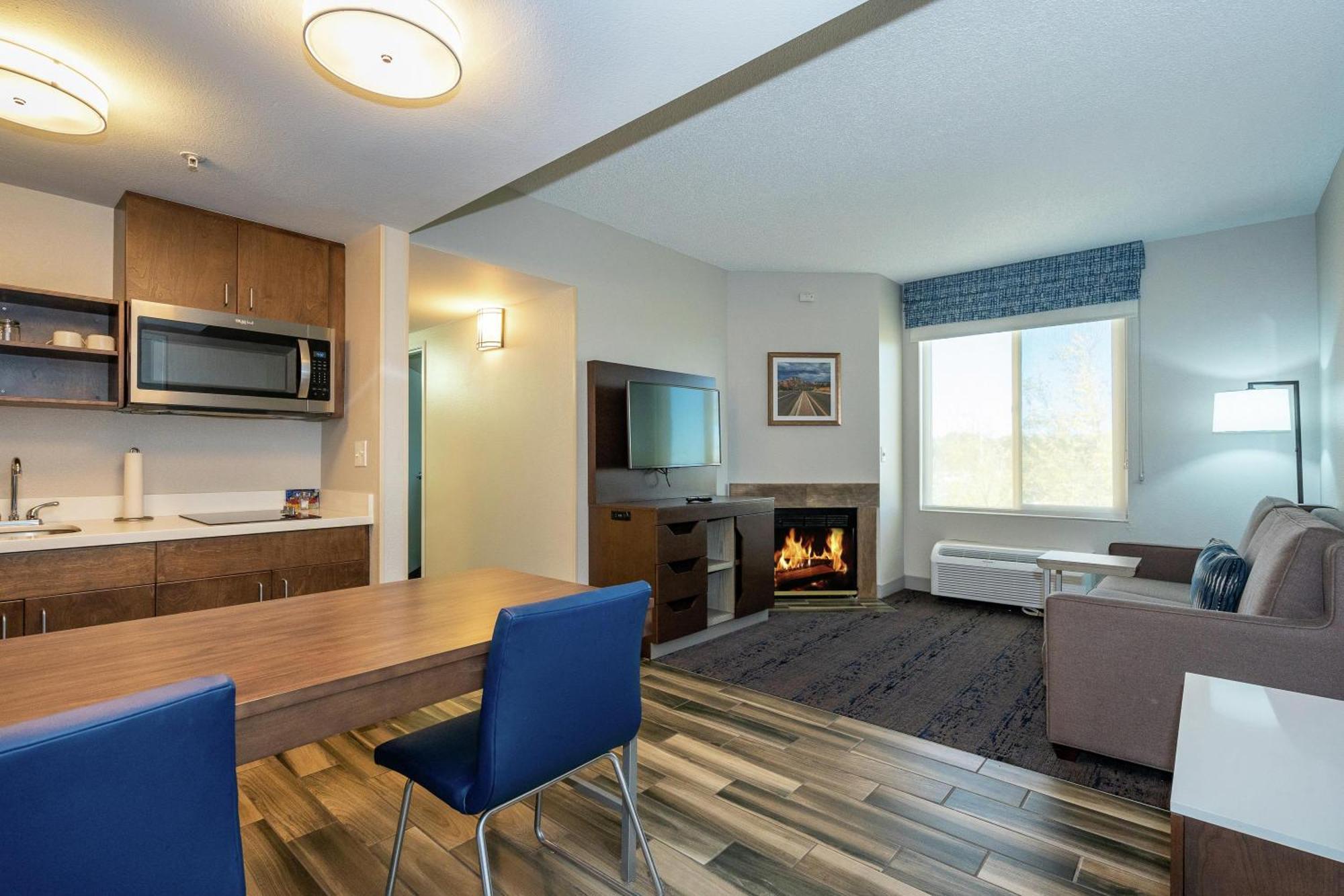 One-Bedroom King Suite Fireplace