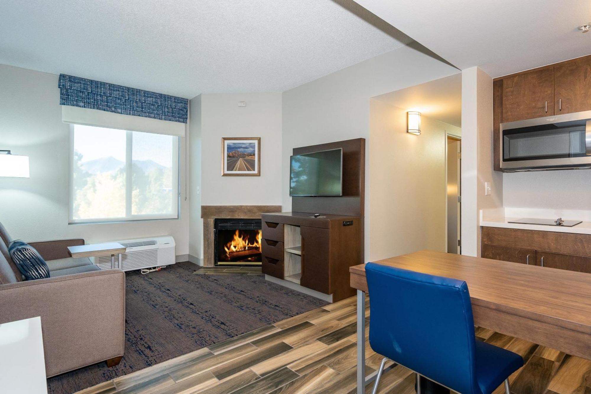 One-Bedroom King Suite Fireplace