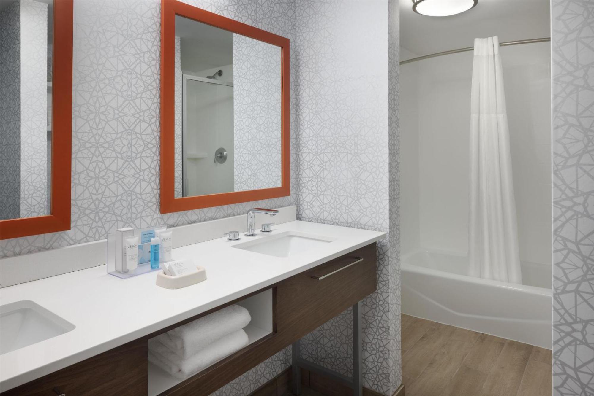 2 Queen 1 Bedroom Suite Oceanfront