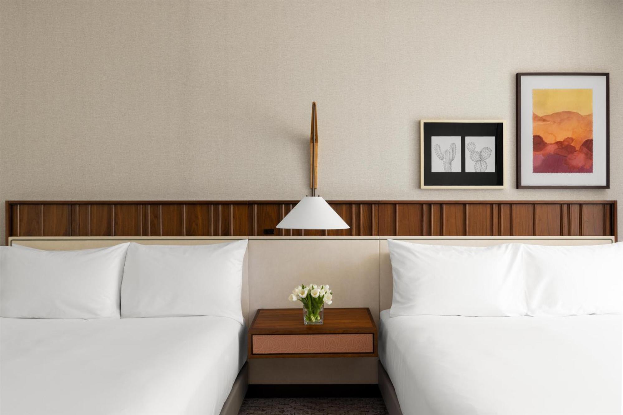 Queen Room Two Queen Beds Mountain View