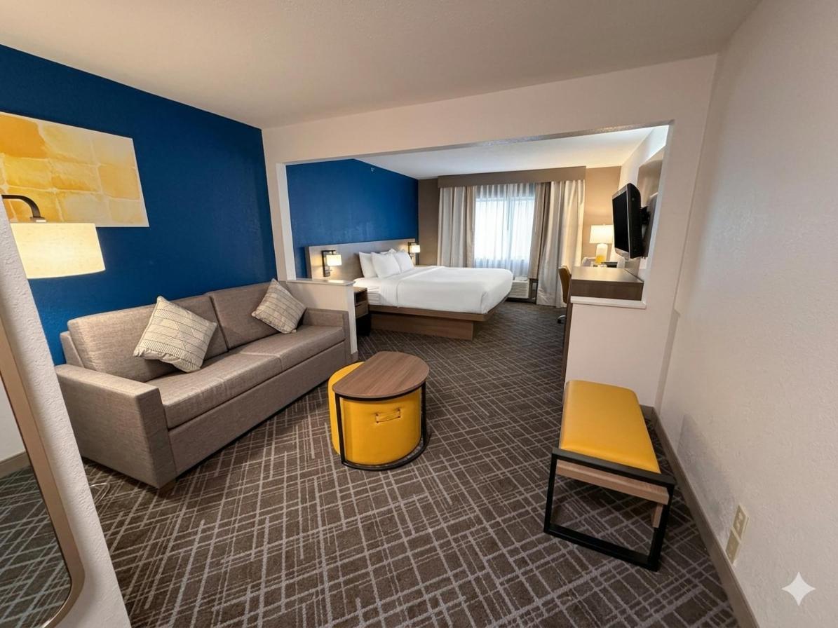 King Suite Non-Smoking