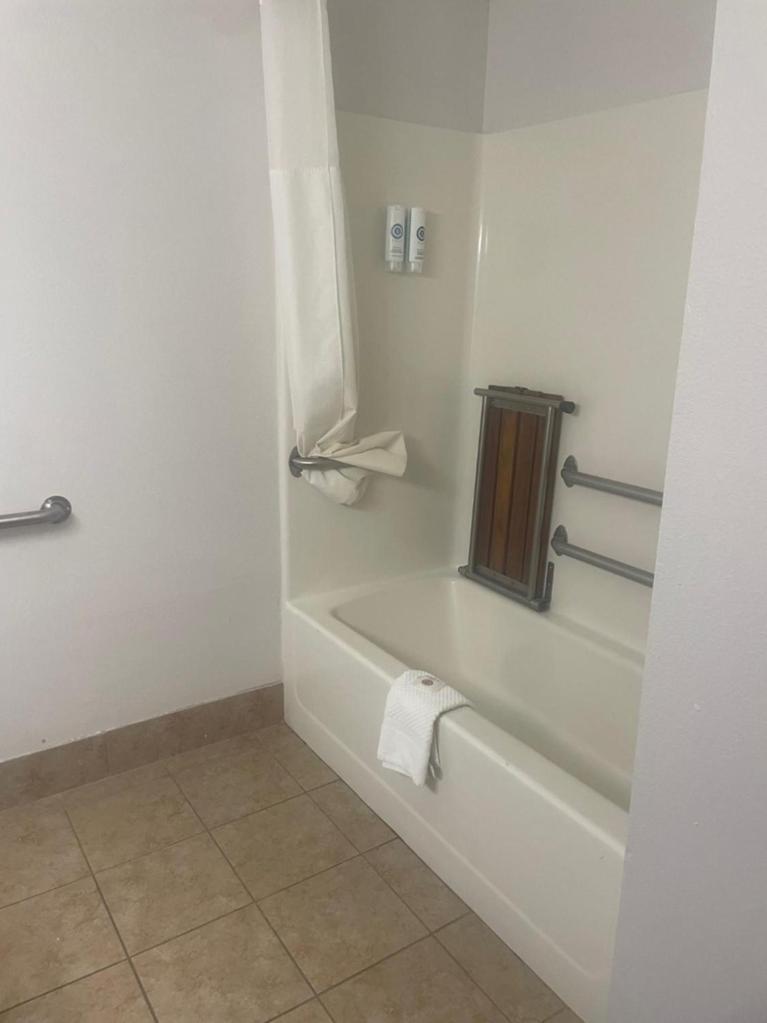 King Room Accessible or Non-Smoking