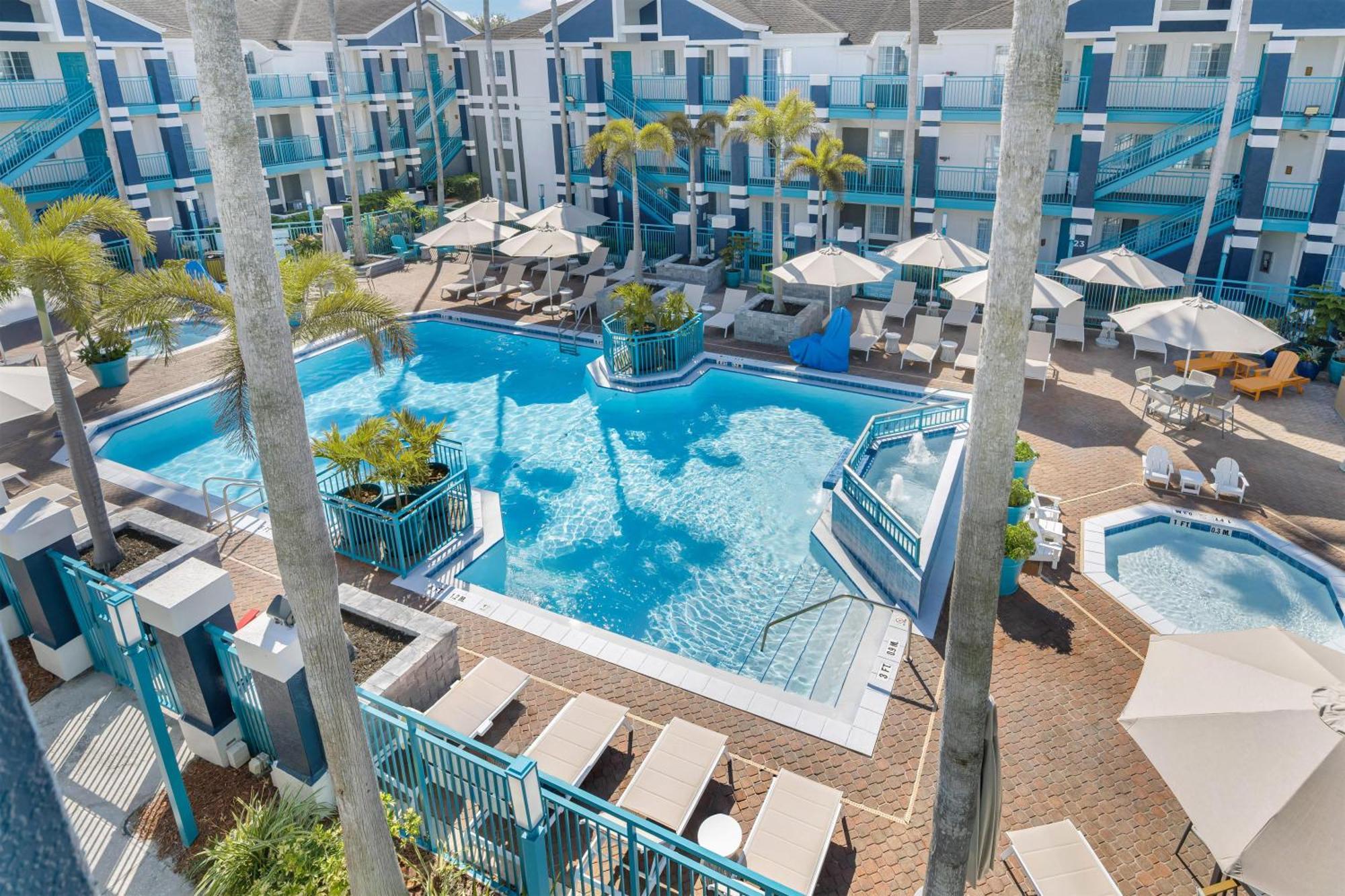 Two Bedroom Suite King 2 Doubles Pool Area