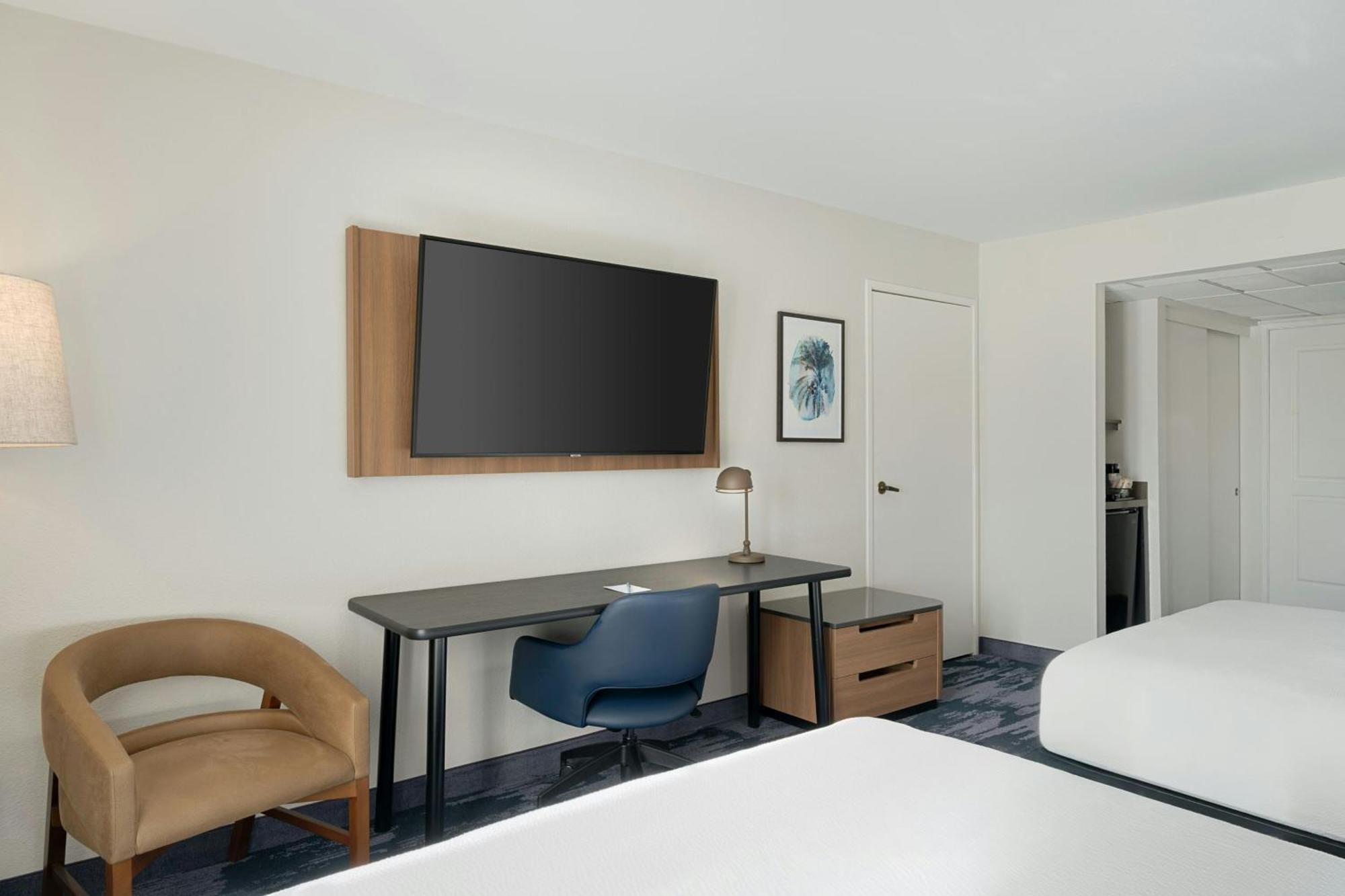 Queen Room Two Queen Beds Roll Shower Mobility Hearing Accessible