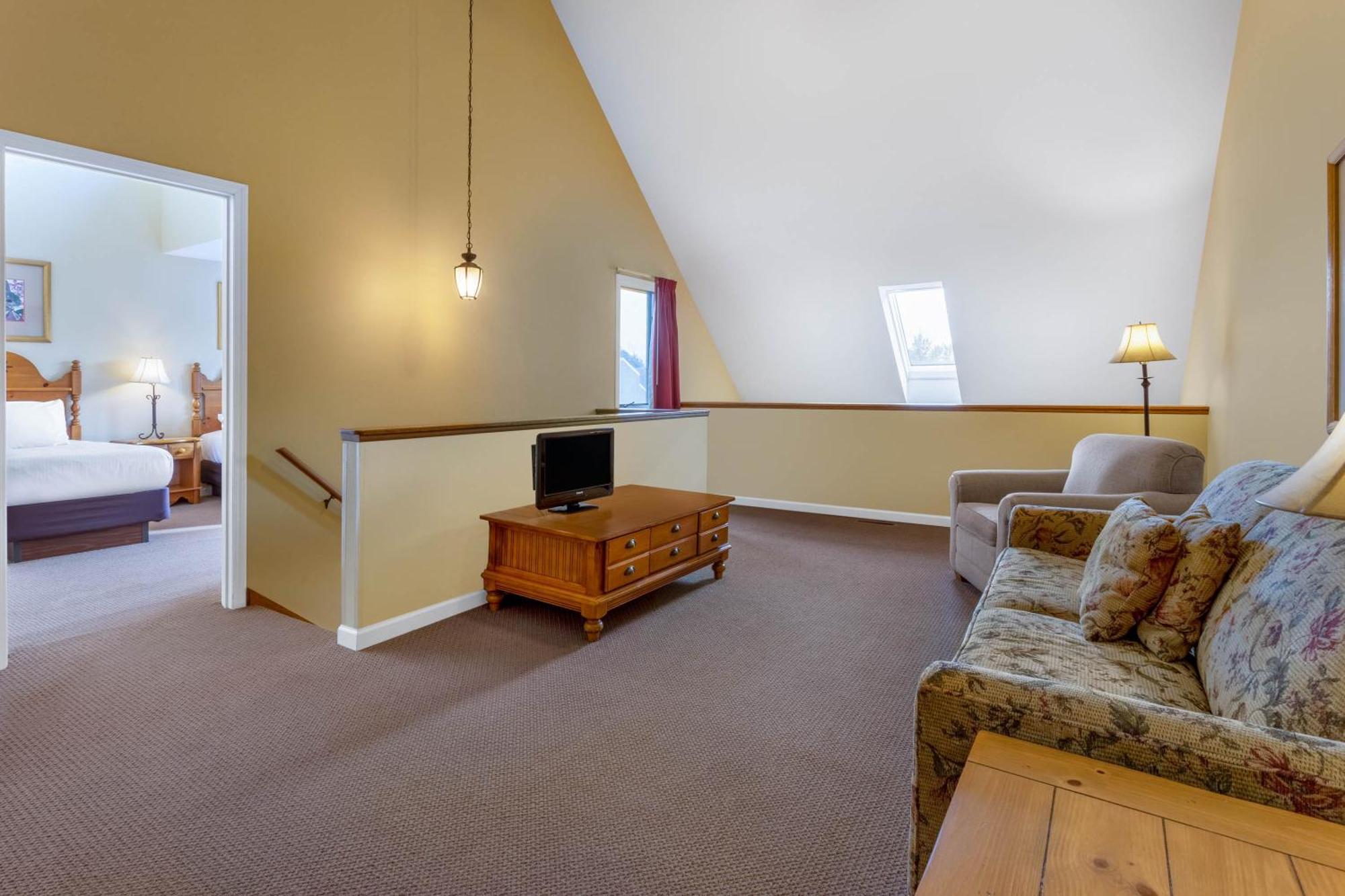 Two-Bedroom Apartment One Queen Bed Two Twin One Sofa Bed or Two Queen Beds Non-Smoking