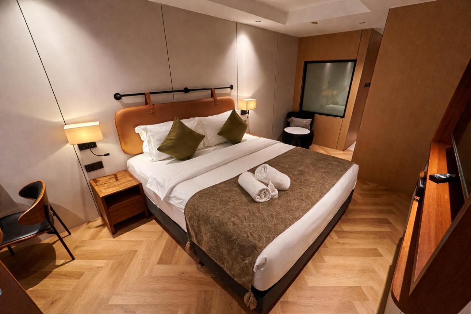 Deluxe King Suite