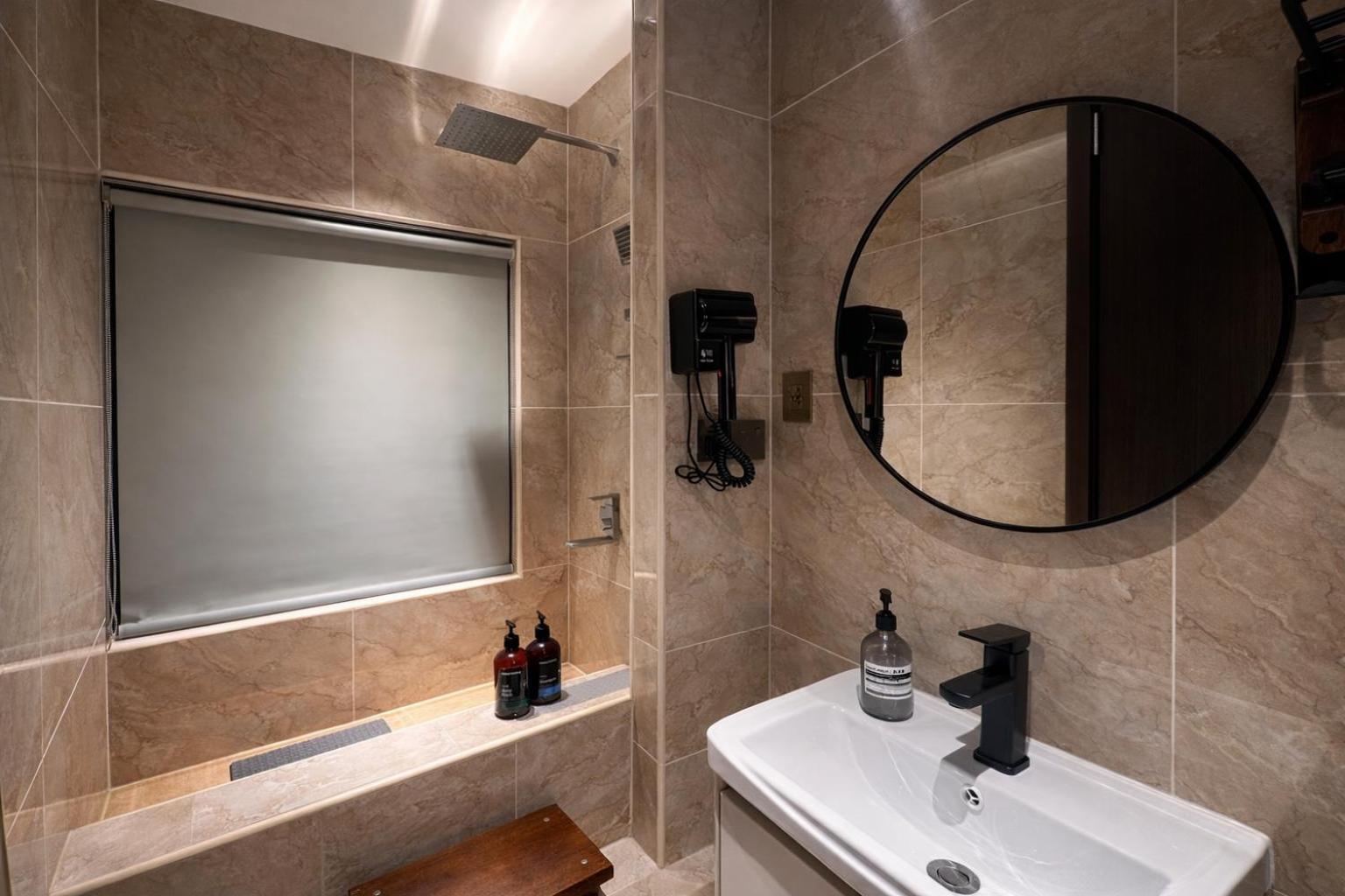 Deluxe King Suite