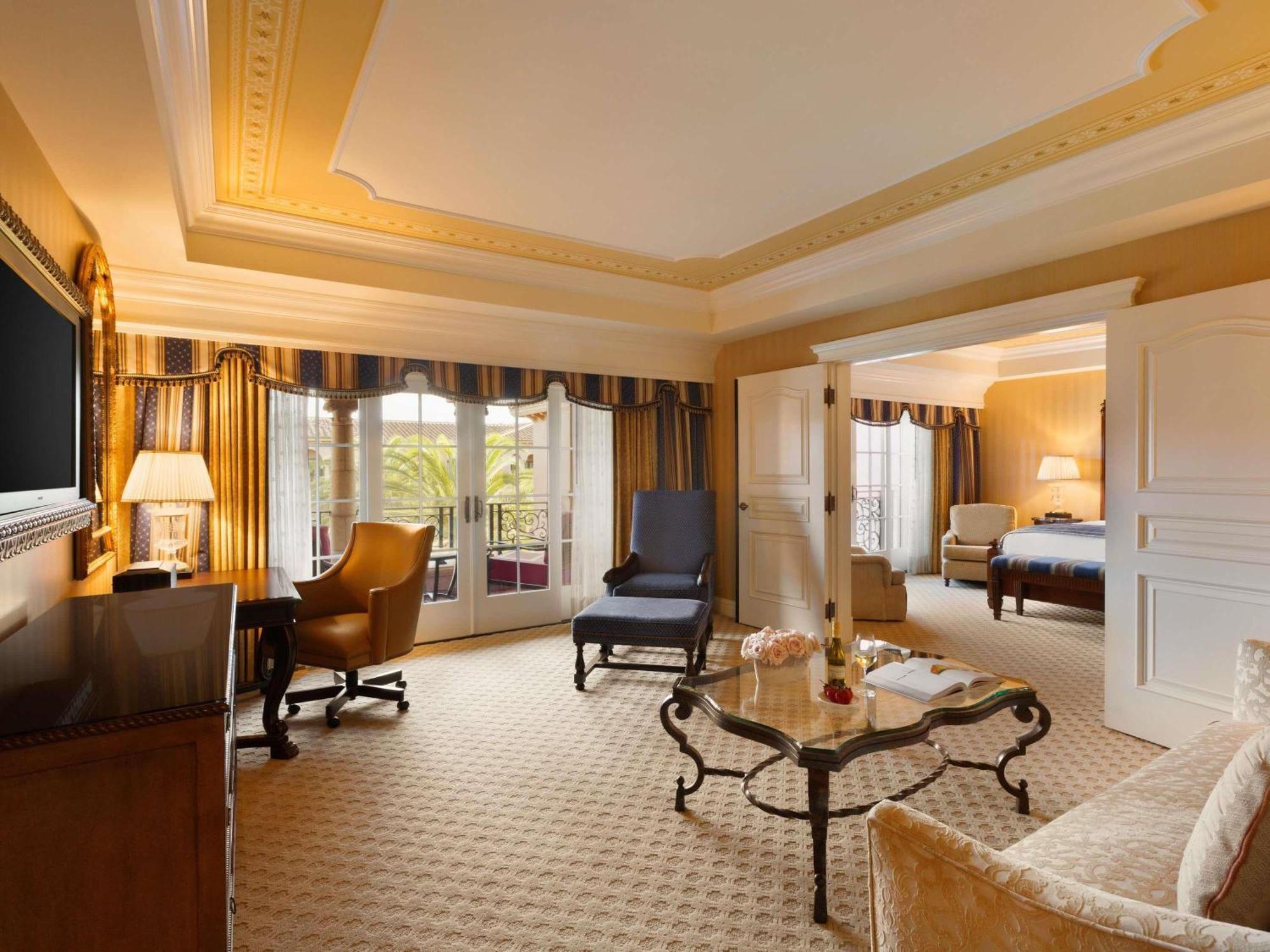 One-Bedroom Del Mar King Suite Fireside