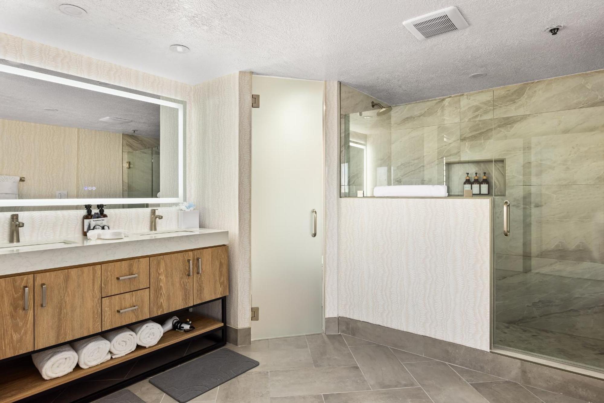 Corner Suite Non Pet Friendly