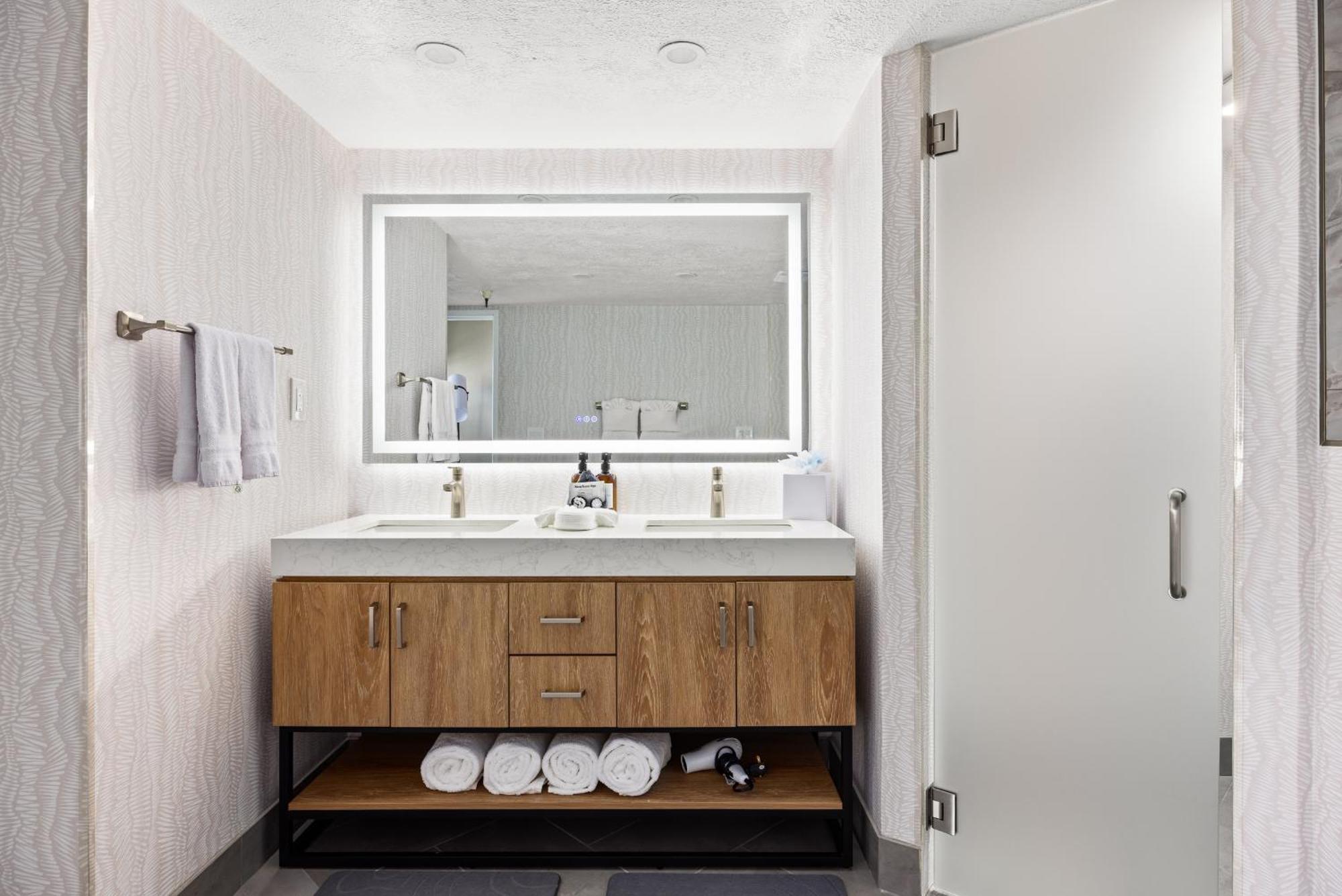 Corner Suite Non Pet Friendly
