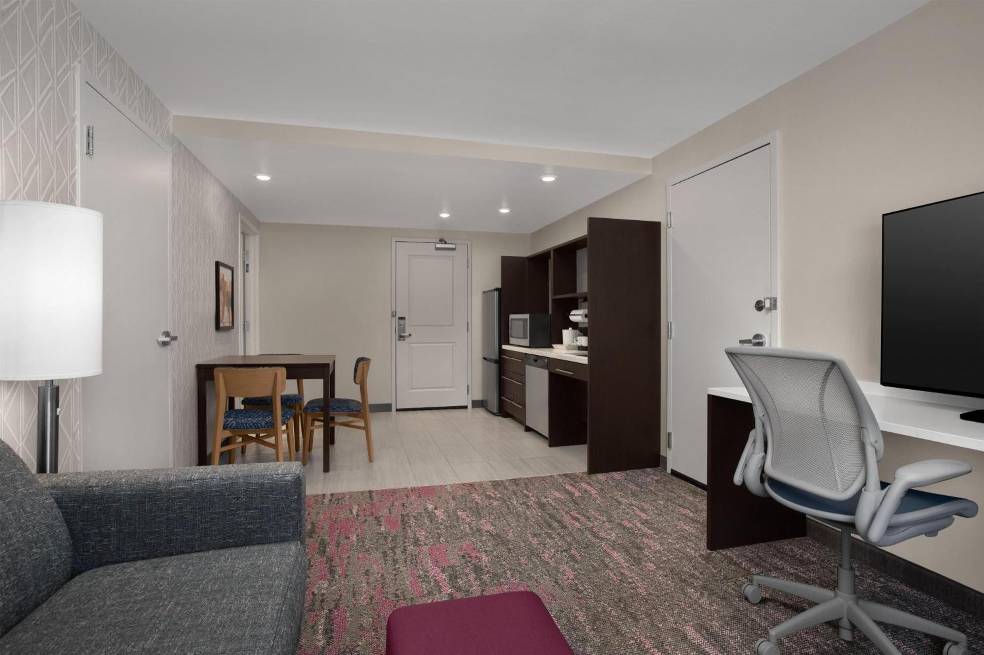 King Suite Mobility Hearing Access or Non-Smoking