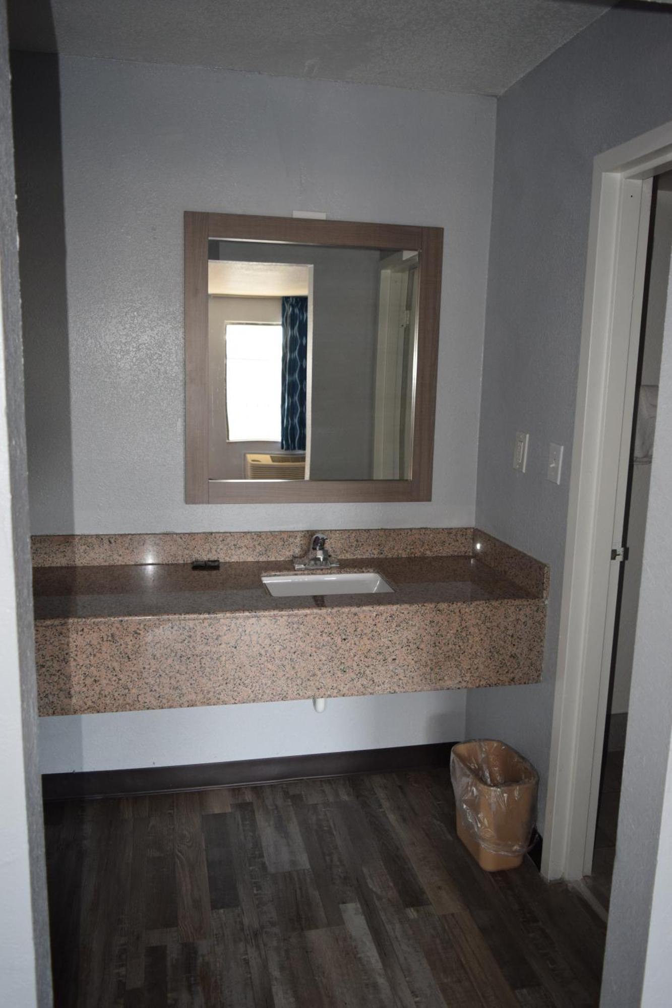 King Suite Spa Bath