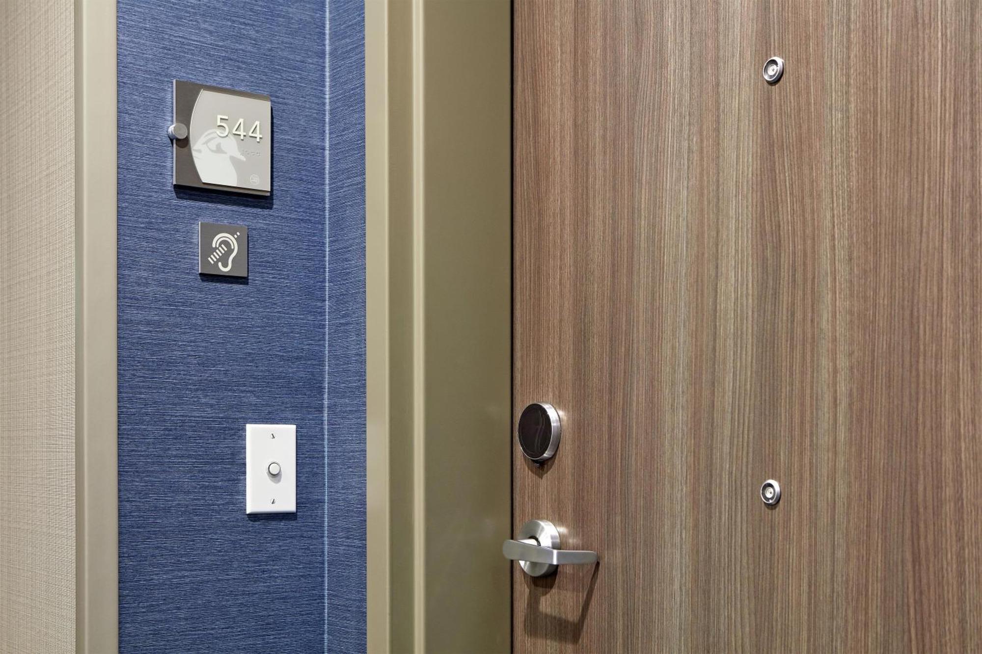 King Studio Suite Hearing Access