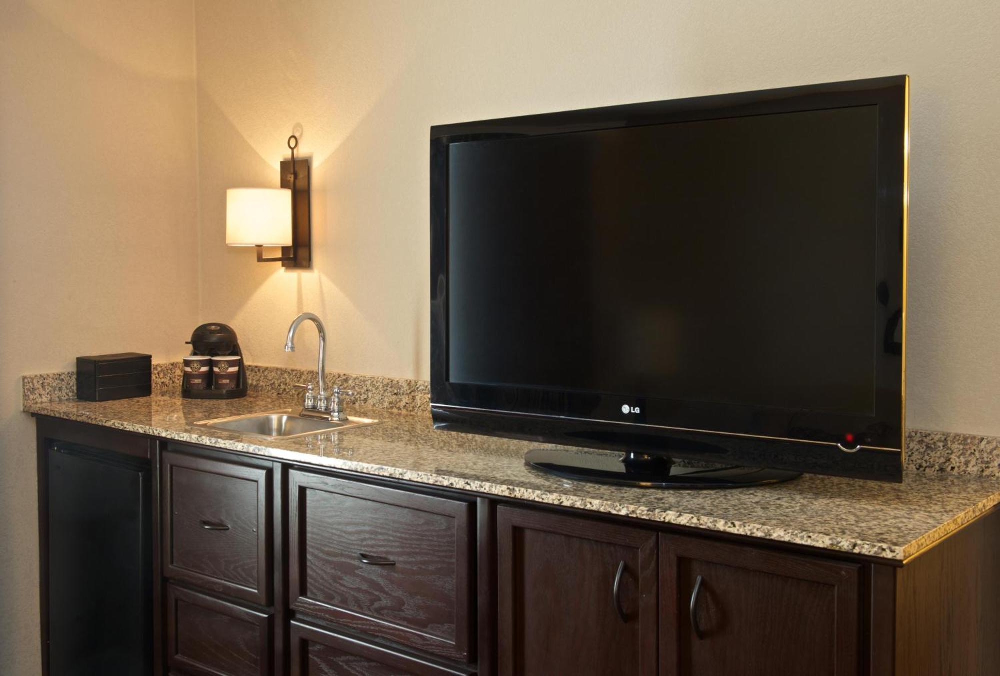 One-Bedroom King Suite