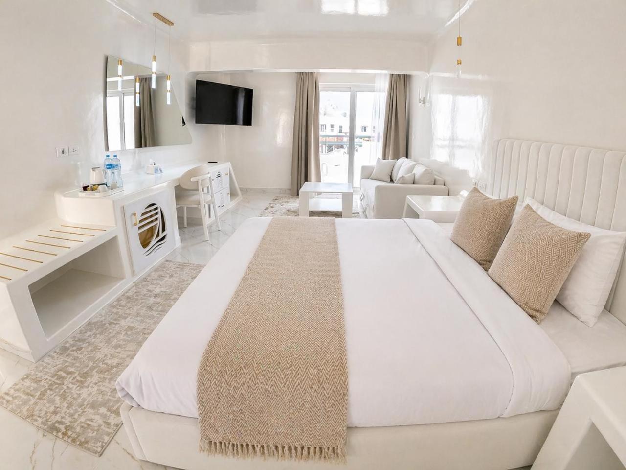 Apartament typu Suite z widokiem na basen