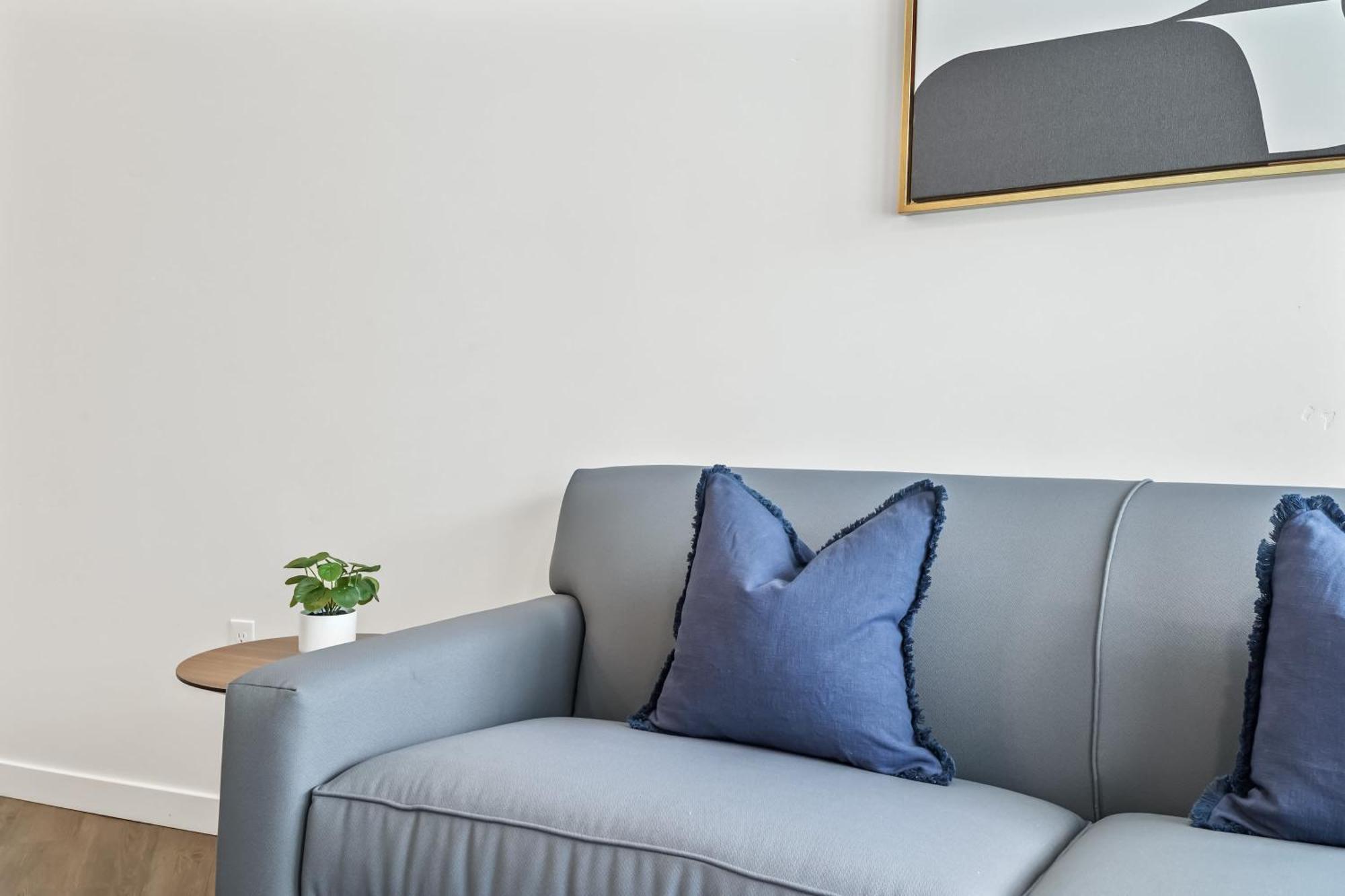 One-Bedroom Apartment Self Check Virtual Front Desk