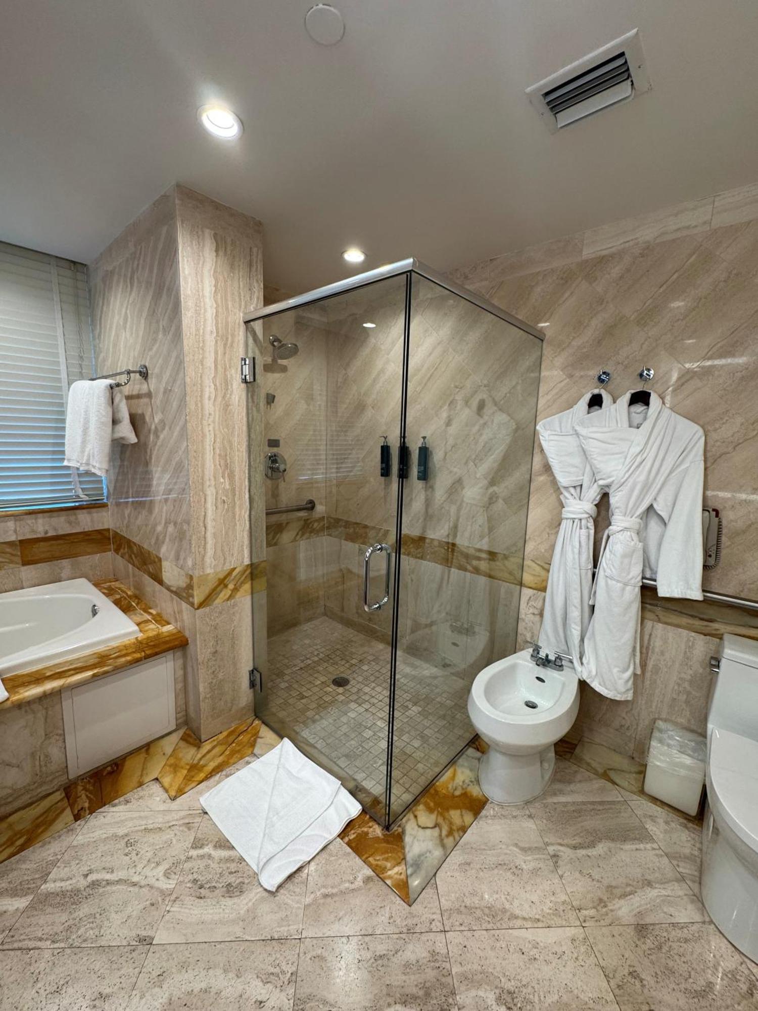 King Suite Mobility Access