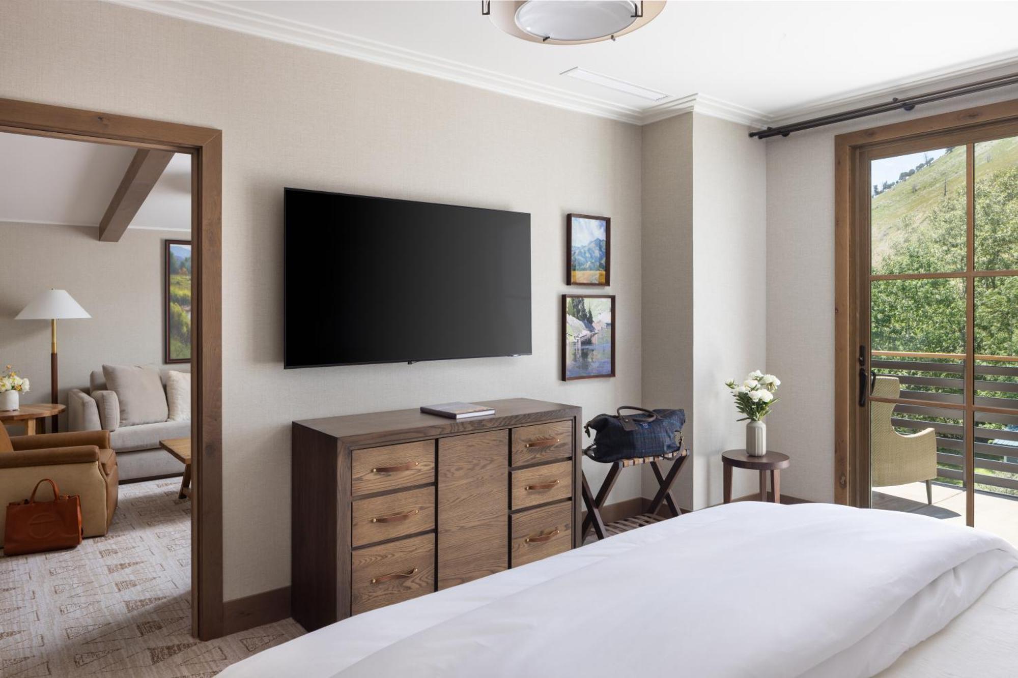 Deluxe King Suite
