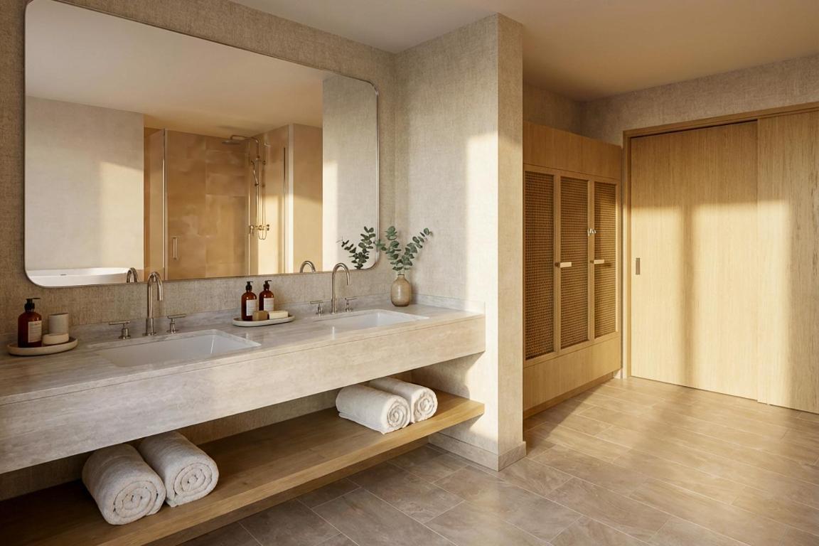 One Bedroom Corner Suite ADA City View