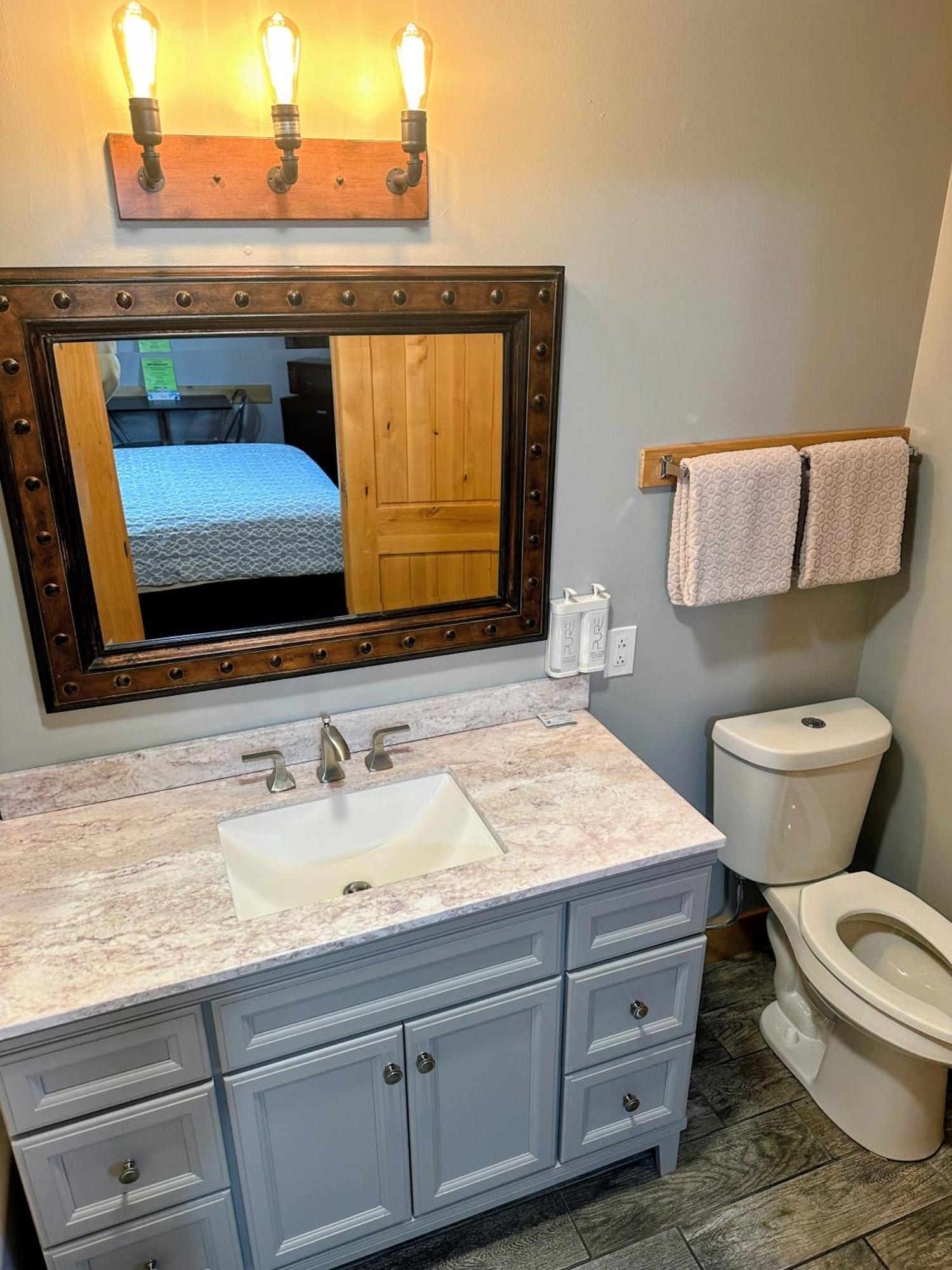 Economy Queen Room