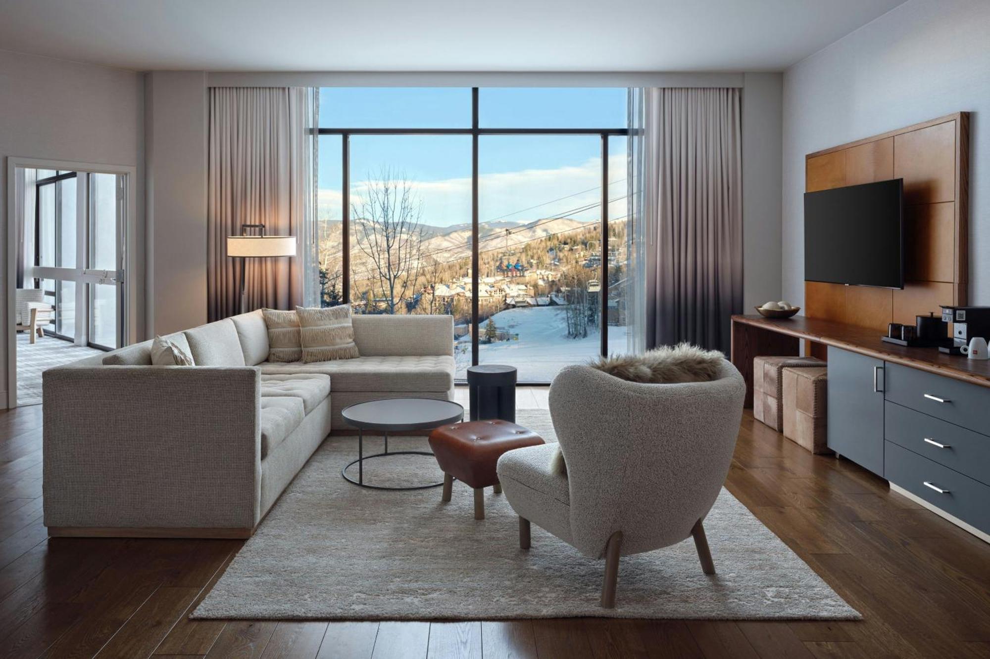 One-Bedroom Premium King Suite Mountain View