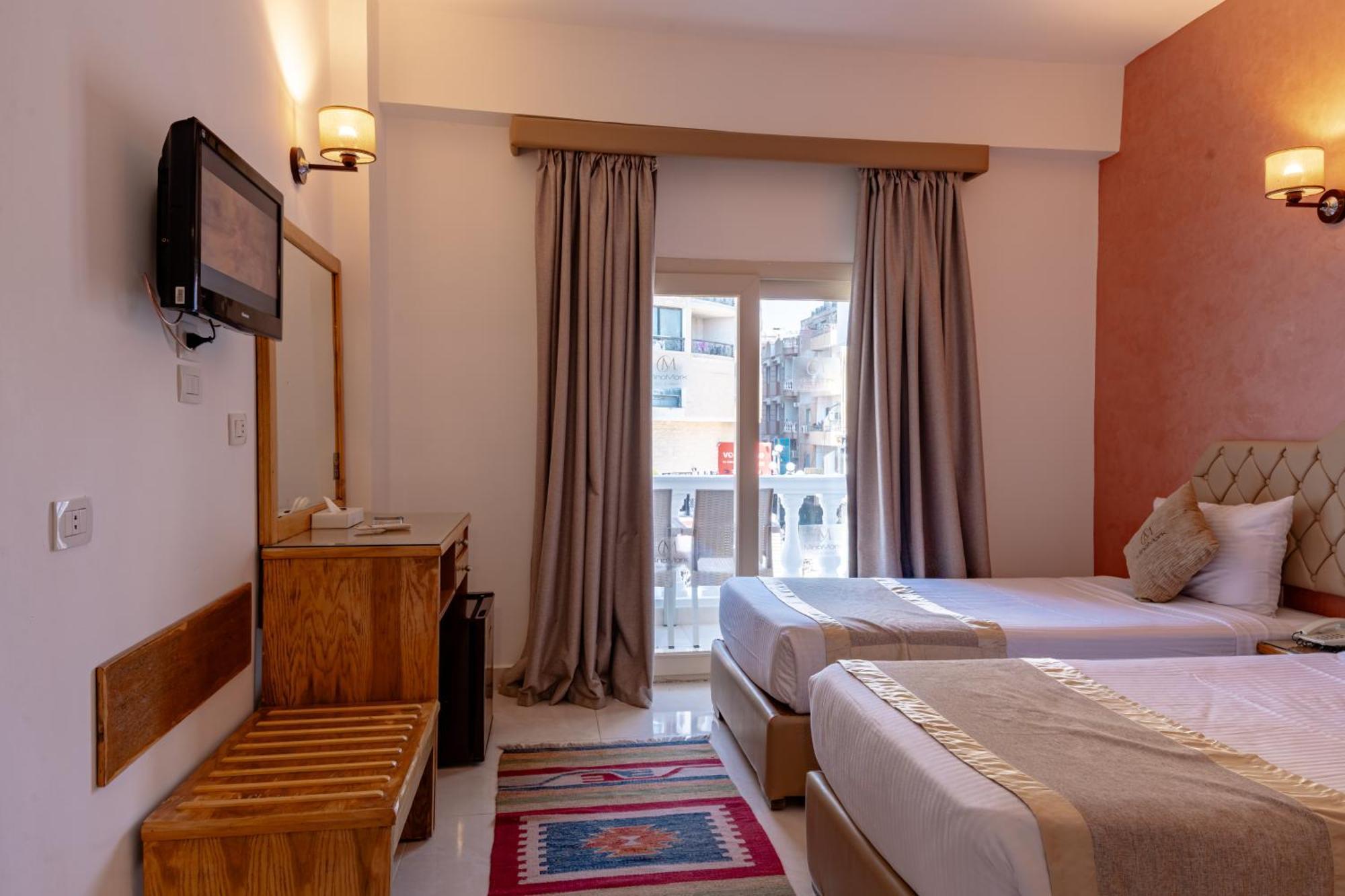 Pokój Rodzinny z widokiem na ulicę