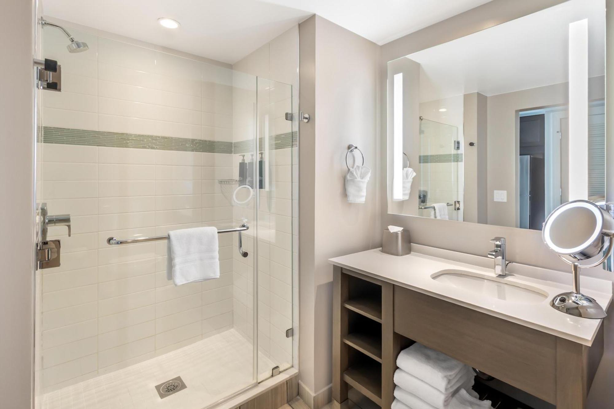 One-Bedroom Oceanfront King Suite Communication Assistance