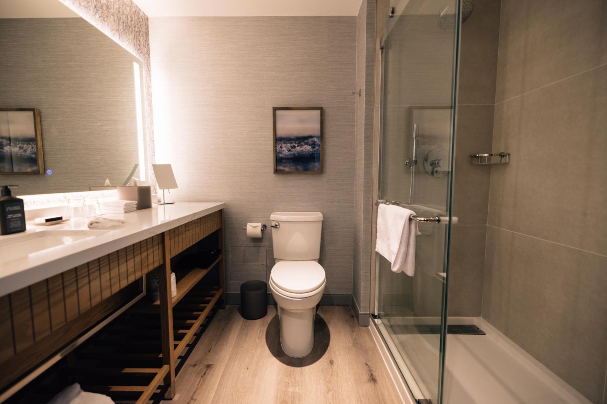 1 King Bed Marina Tower Deluxe Guest Room