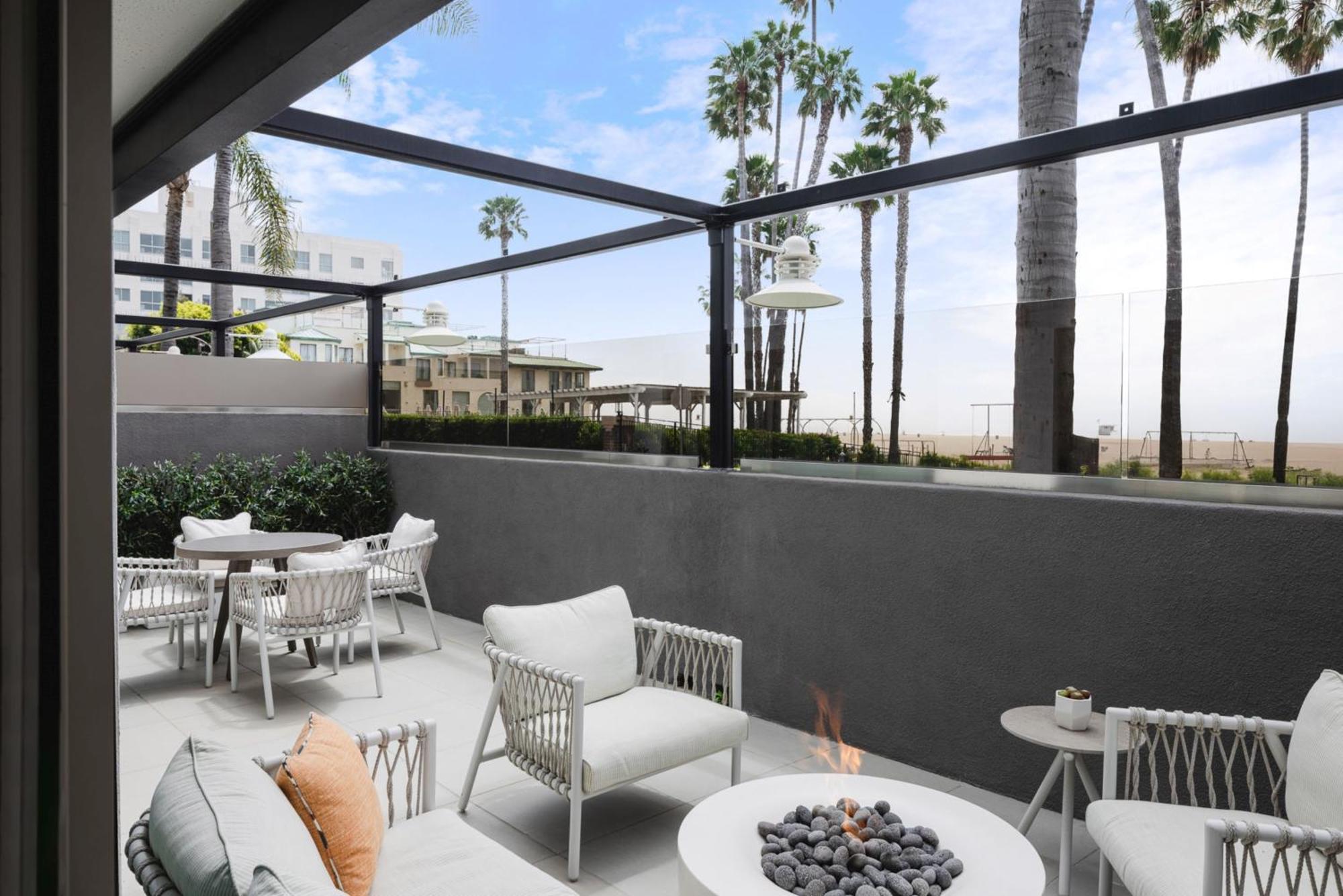 Two-Bedroom Suite Private Patio Firepit