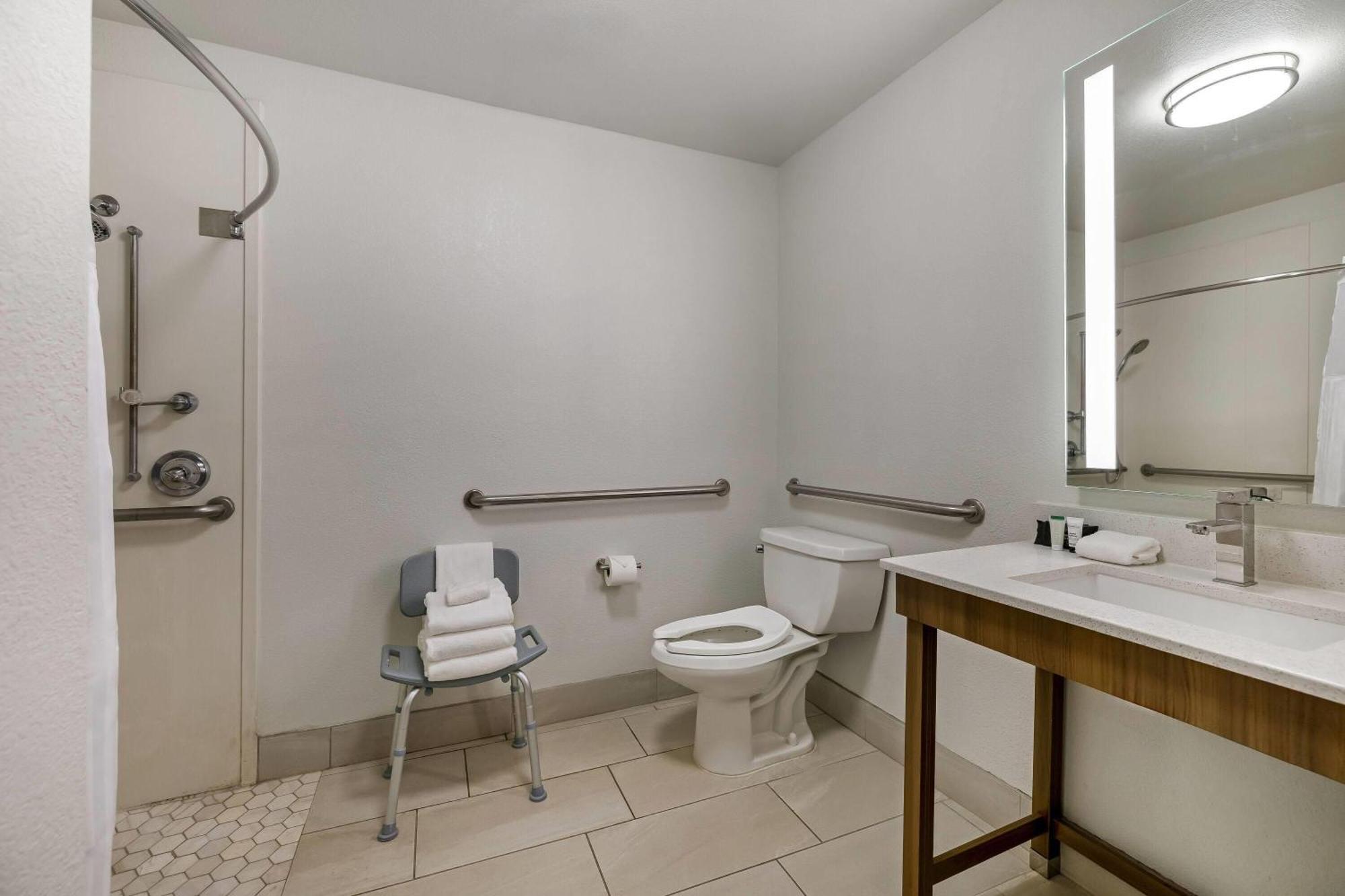 King Room Mobility or Hearing Impaired Access Non-Smoking