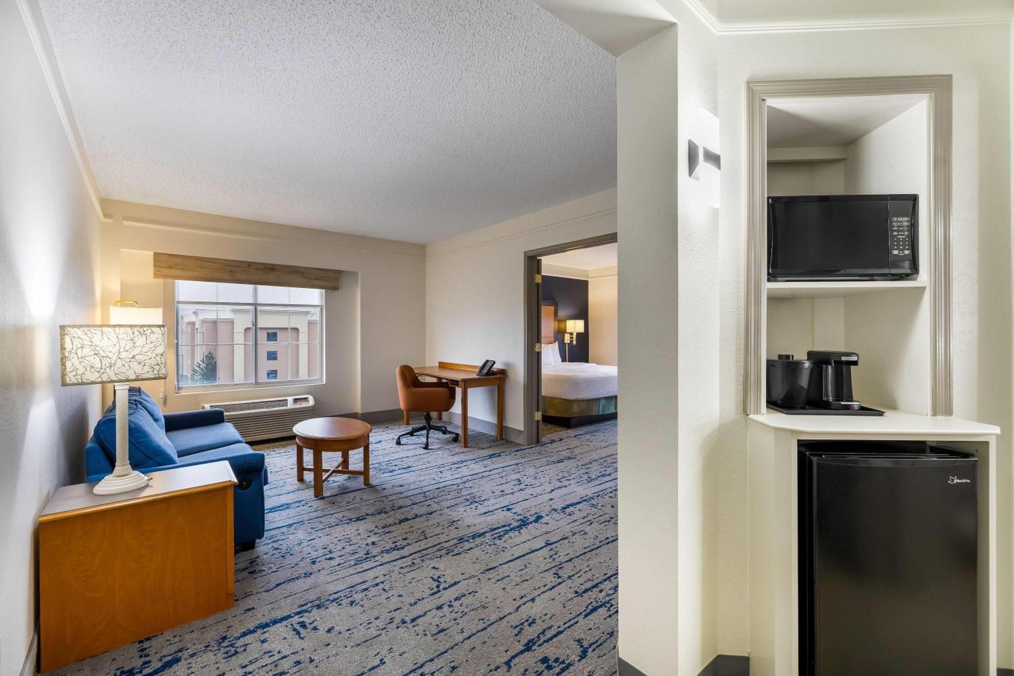 One-Bedroom King Suite Non-Smoking